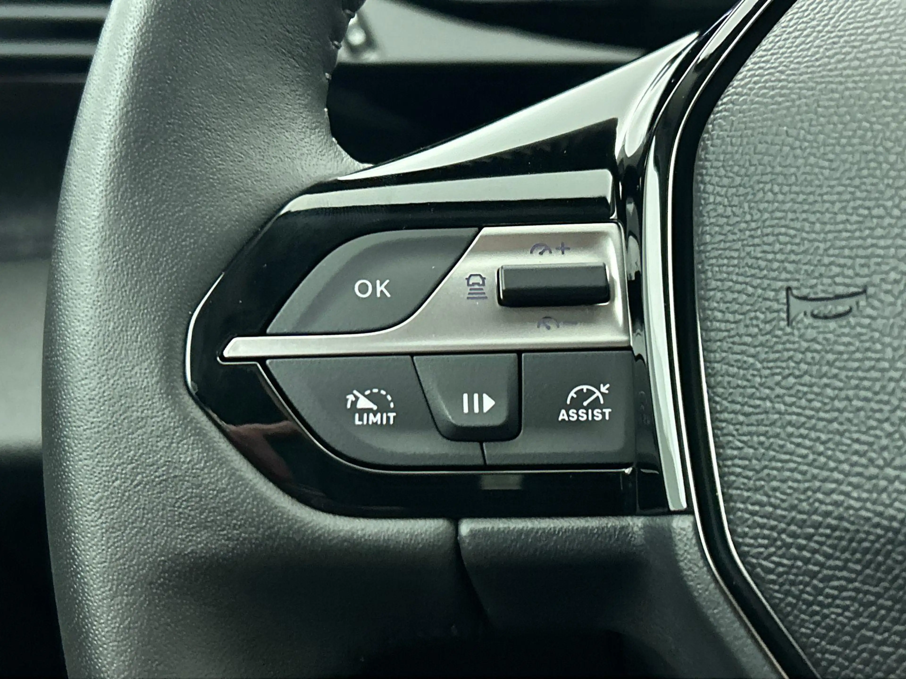 Peugeot 408 1.2 PureTech Allure Pack 130pk Automaat Comfort Pa — photo 8