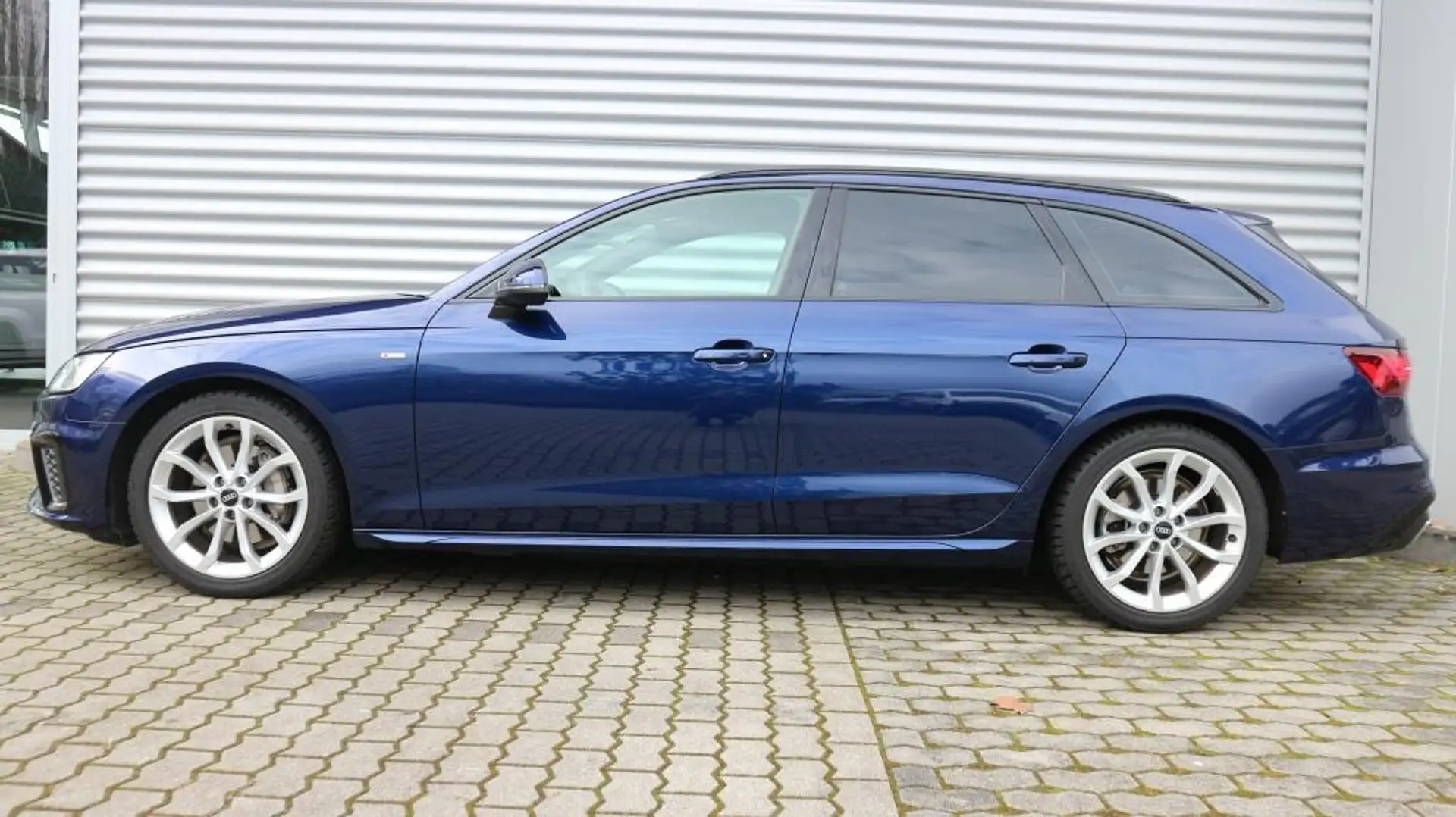 Audi A4 Avant S line Blau - 2