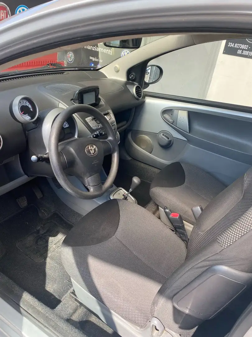 Toyota Aygo Aygo 3p 1.0 Sol Connect - AUTOMATICA Gris - 2