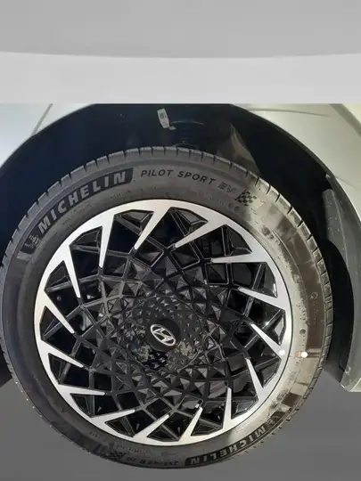 Hyundai Ioniq 2023, foto 3