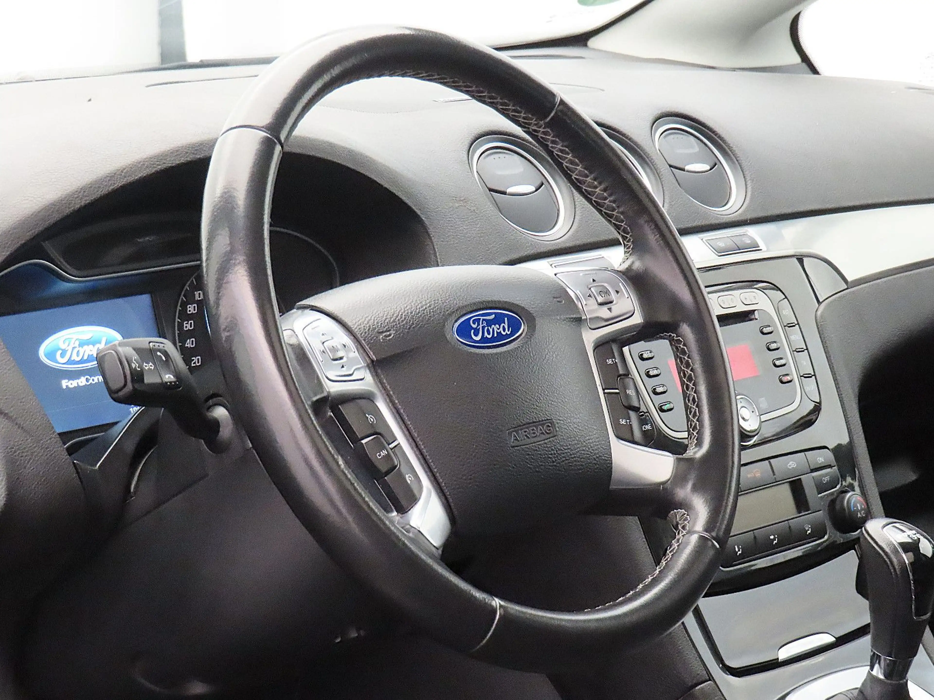 Ford S-Max Titanium 7-Sitzer / Standhzng. / Panorama — photo 12