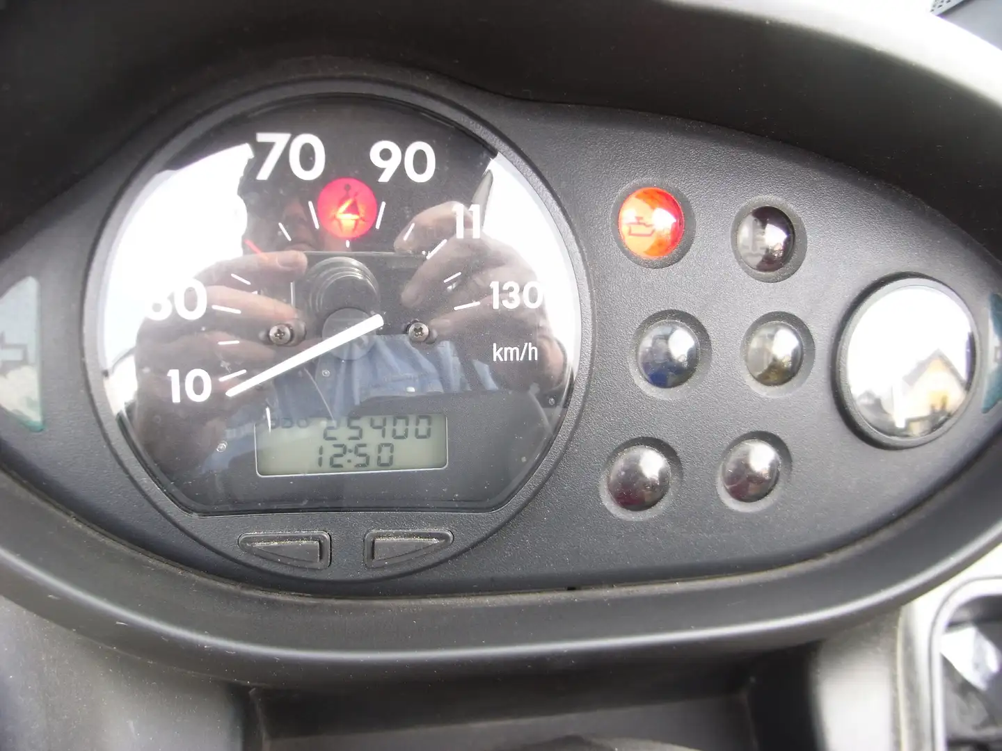 BMW C1 125 Family's Friend 125cc Stříbrná - 2