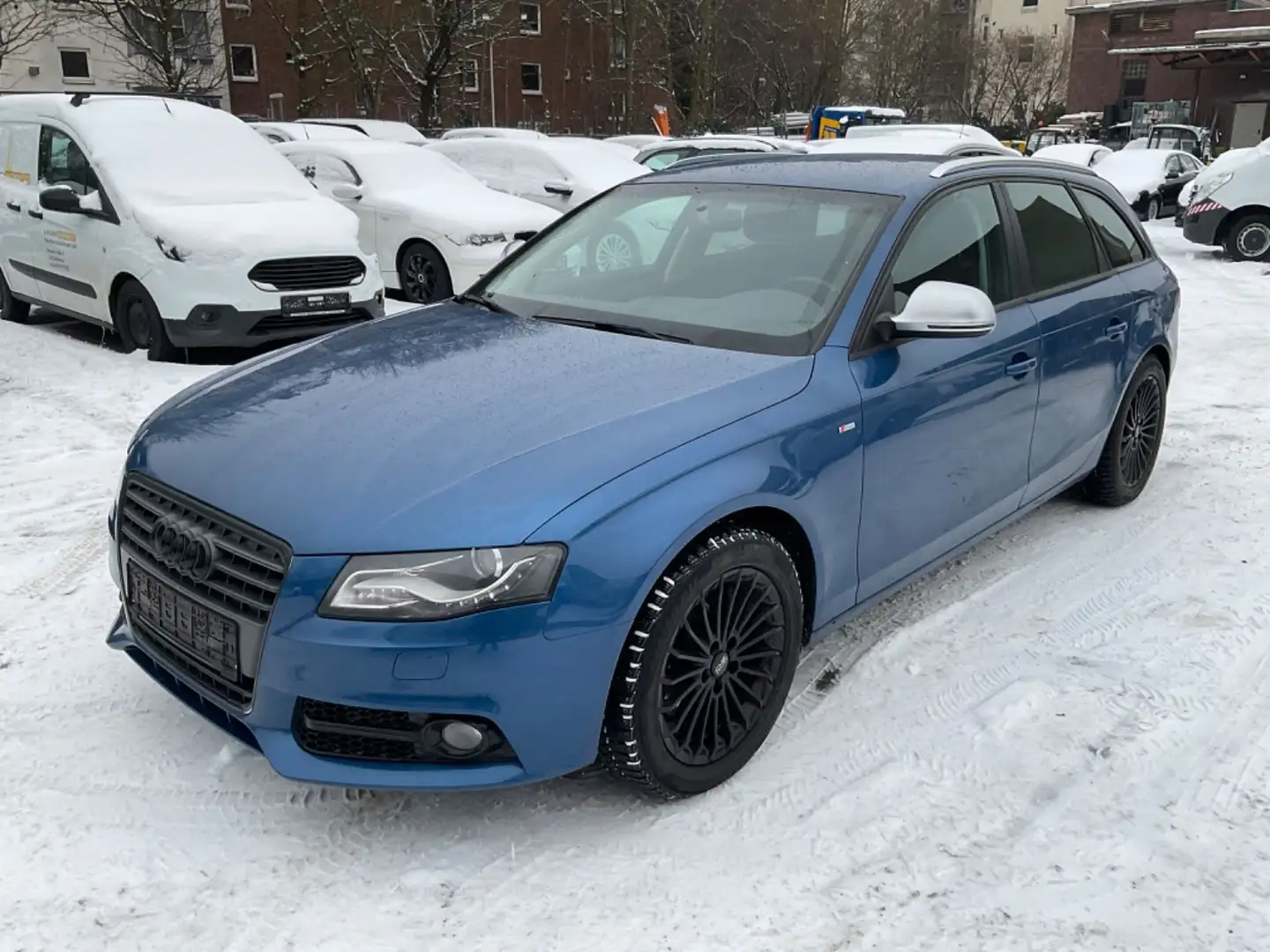 Audi A4 Avant Attraction *118kW* Blau - 1