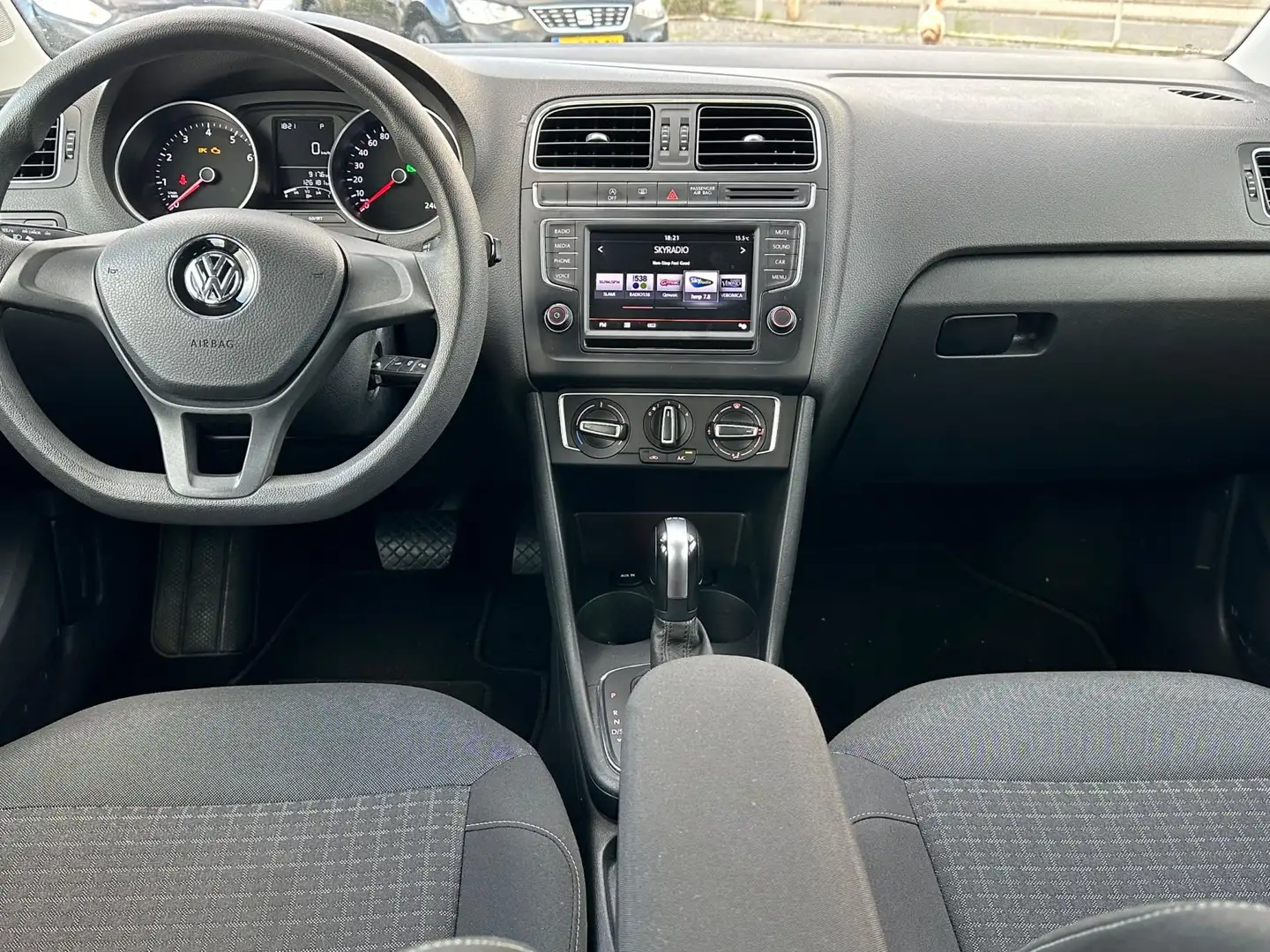 Volkswagen Polo 1.2 TSI Comfortline/NAVI/AUTOMAAT/NW APK Zwart - 2