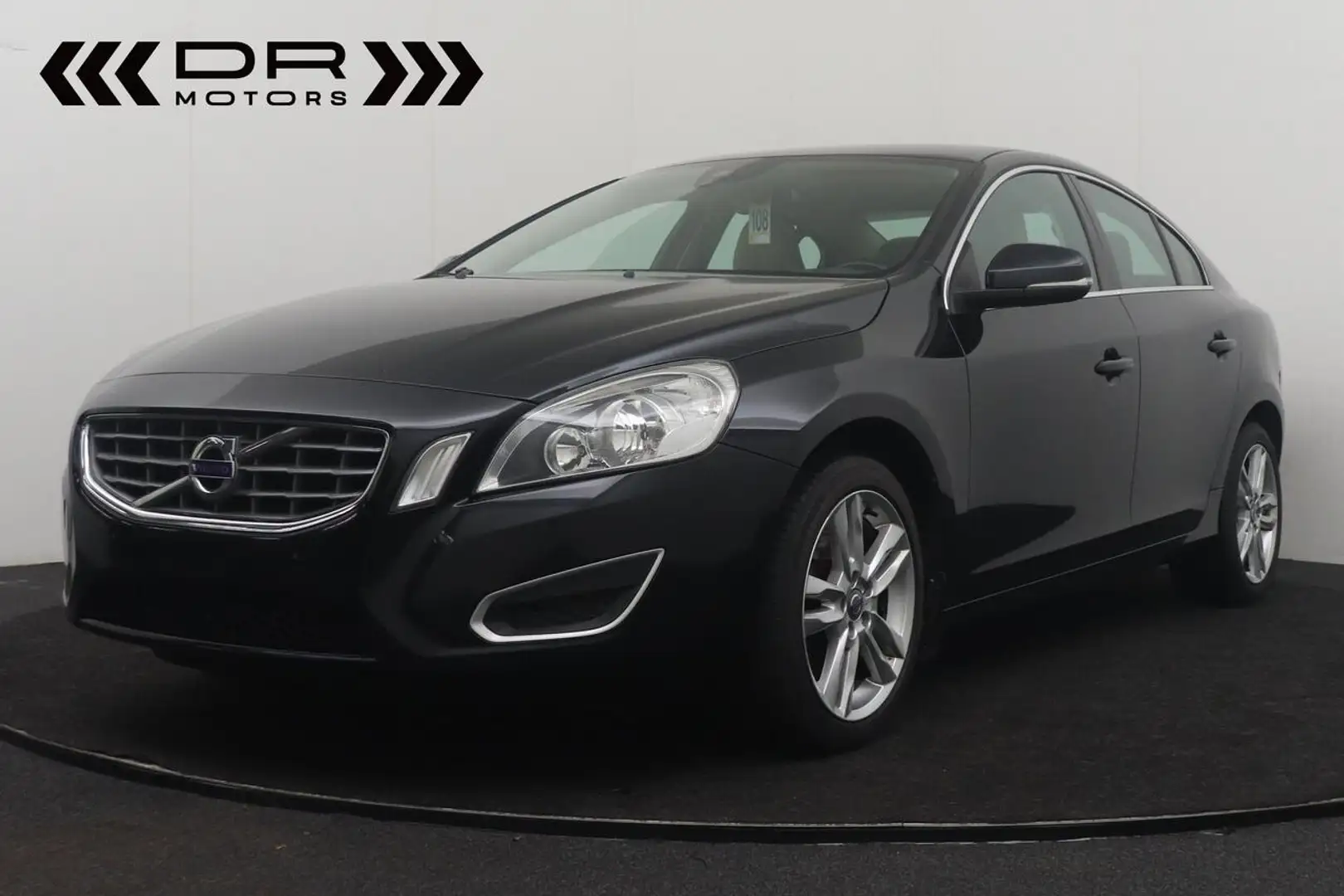 Volvo S60 T2 BENZINE MOMENTUM - LEDER - NAVI Чорний - 1
