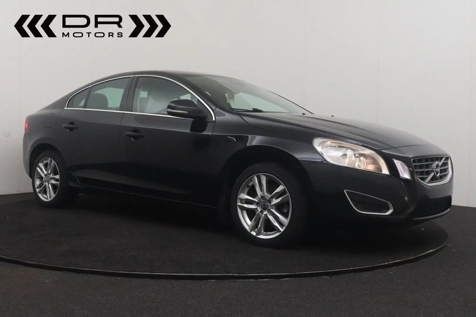 Volvo S60 T2 BENZINE MOMENTUM - LEDER - NAVI Чорний - 2