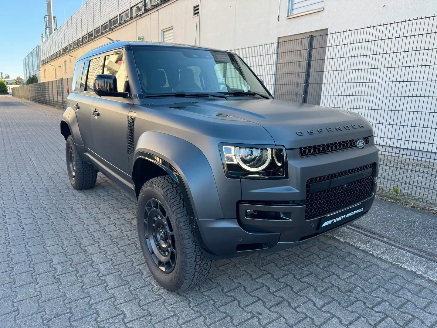 Land Rover Defender 4.4 P635 110 OCTA Edition One Gris - 1