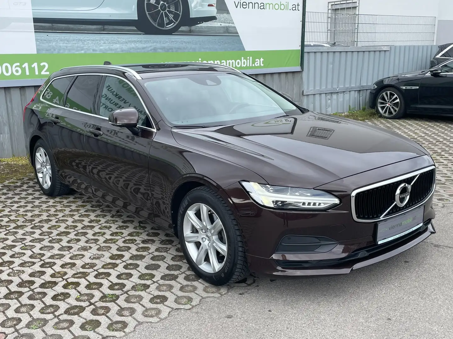 Volvo V90 D4 AWD Momentum Aut. * 2. Besitz * Neues Pickerl * Braun - 1
