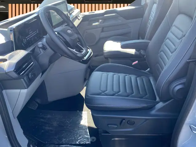 Ford Tourneo Custom view 3