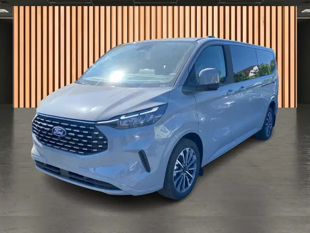Ford Tourneo Custom view 2