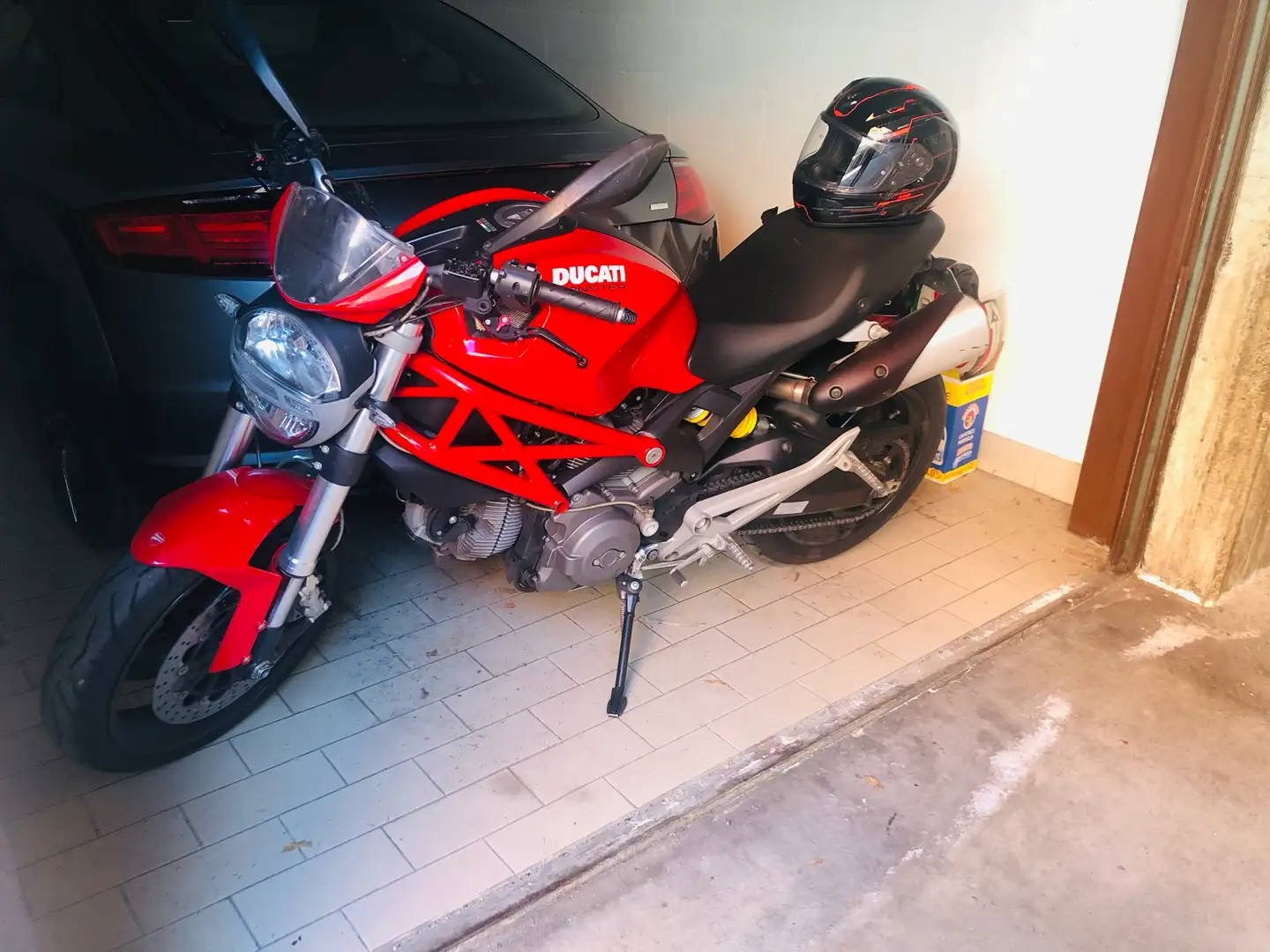 Ducati Monster 696 Red - 1