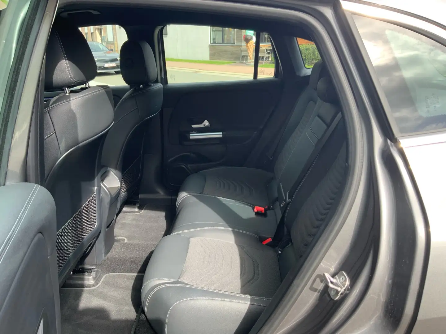 Mercedes-Benz EQA 350 4Matic Gris - 2