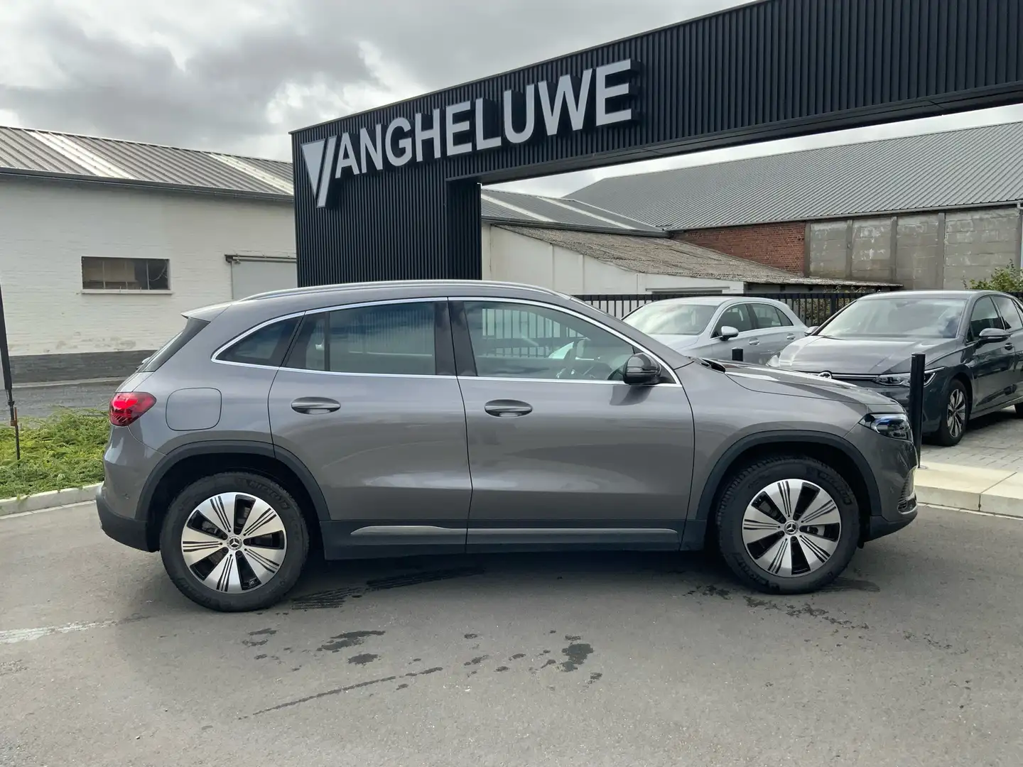 Mercedes-Benz EQA 350 4Matic Gris - 1