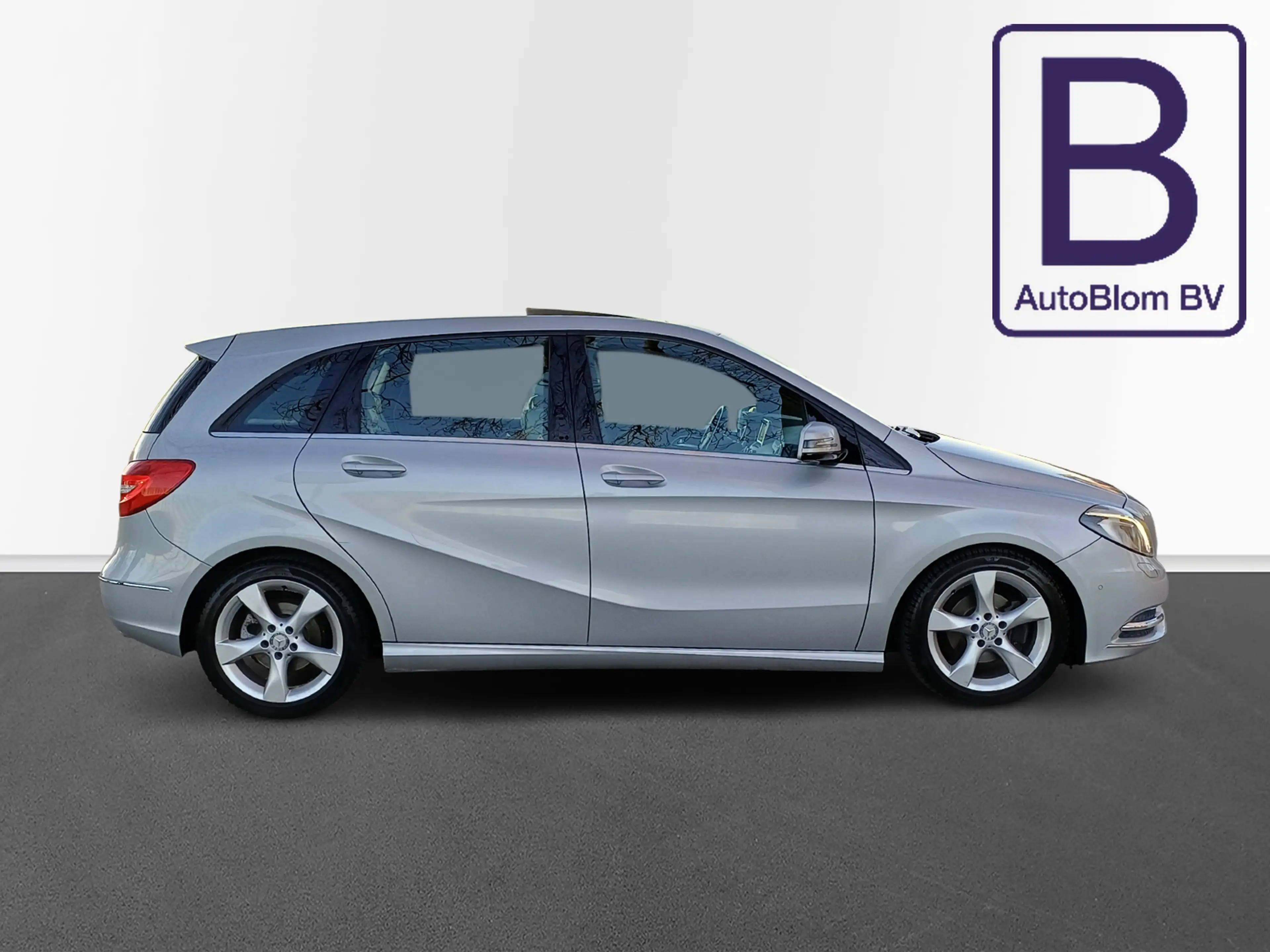 Mercedes-Benz B 180 Prestige /Pano/Leder/Navi/Dealer onderhouden!/ — photo 6