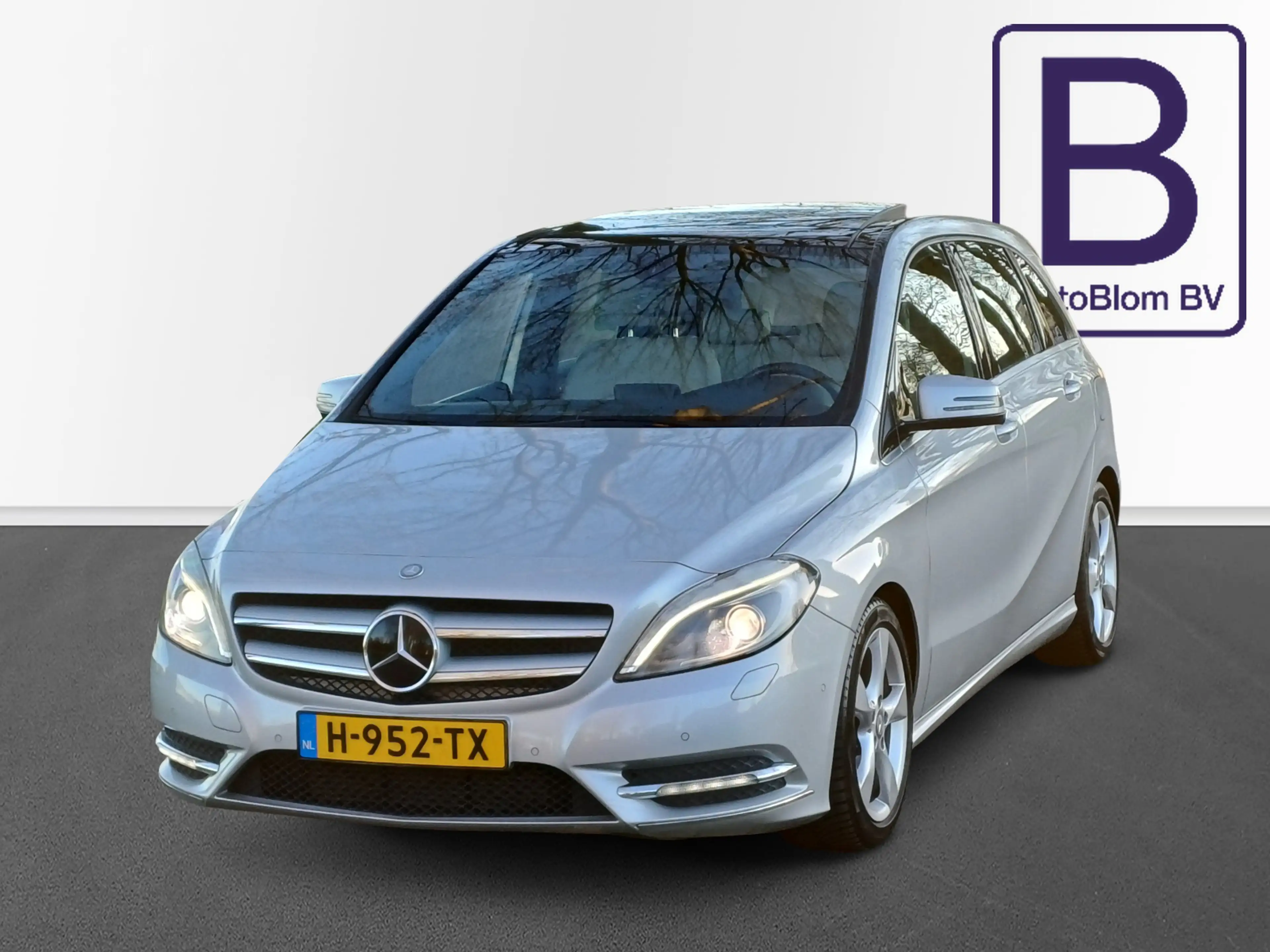 Mercedes-Benz B 180 Prestige /Pano/Leder/Navi/Dealer onderhouden!/ — photo 3