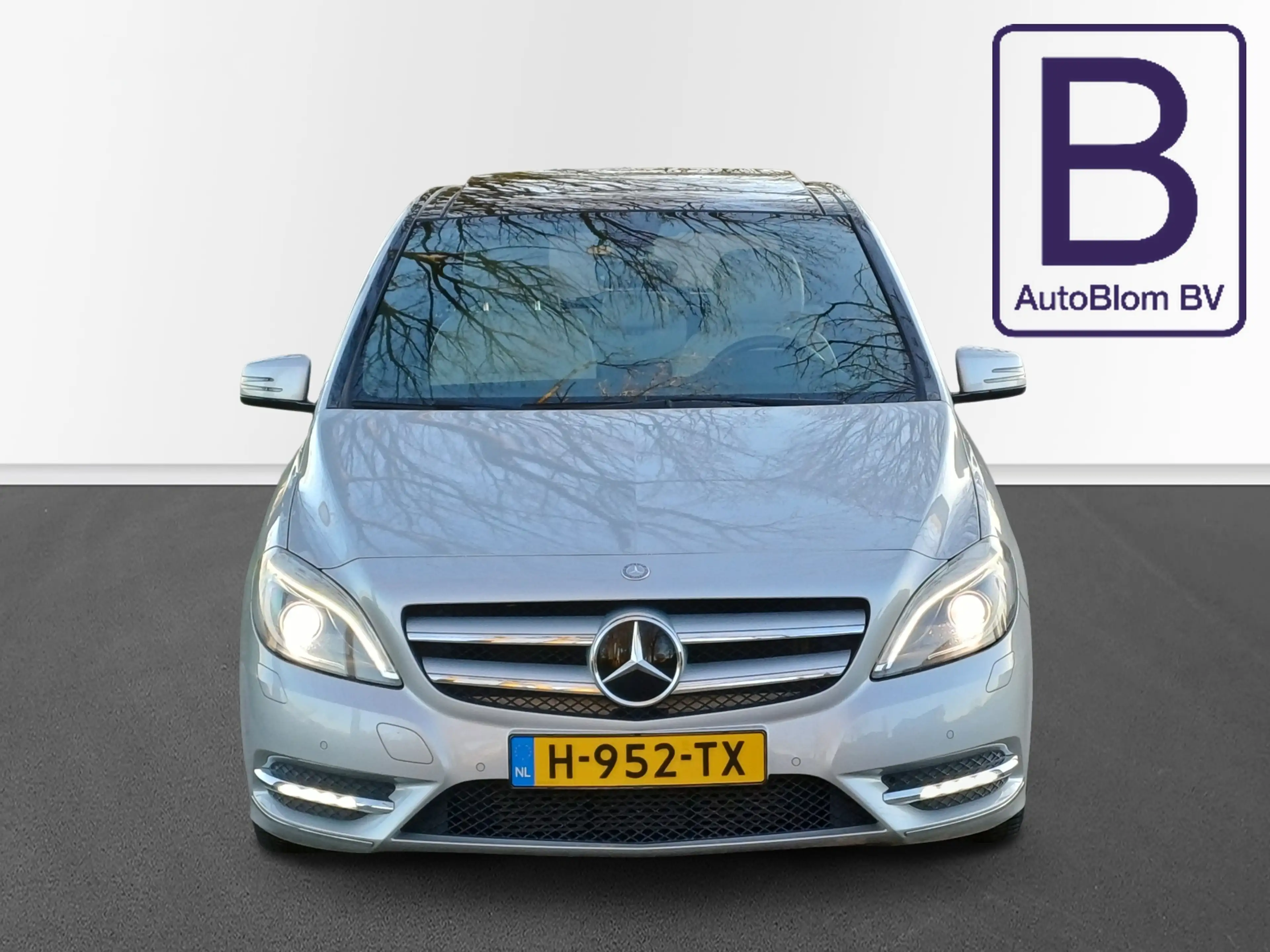 Mercedes-Benz B 180 Prestige /Pano/Leder/Navi/Dealer onderhouden!/ — photo 4
