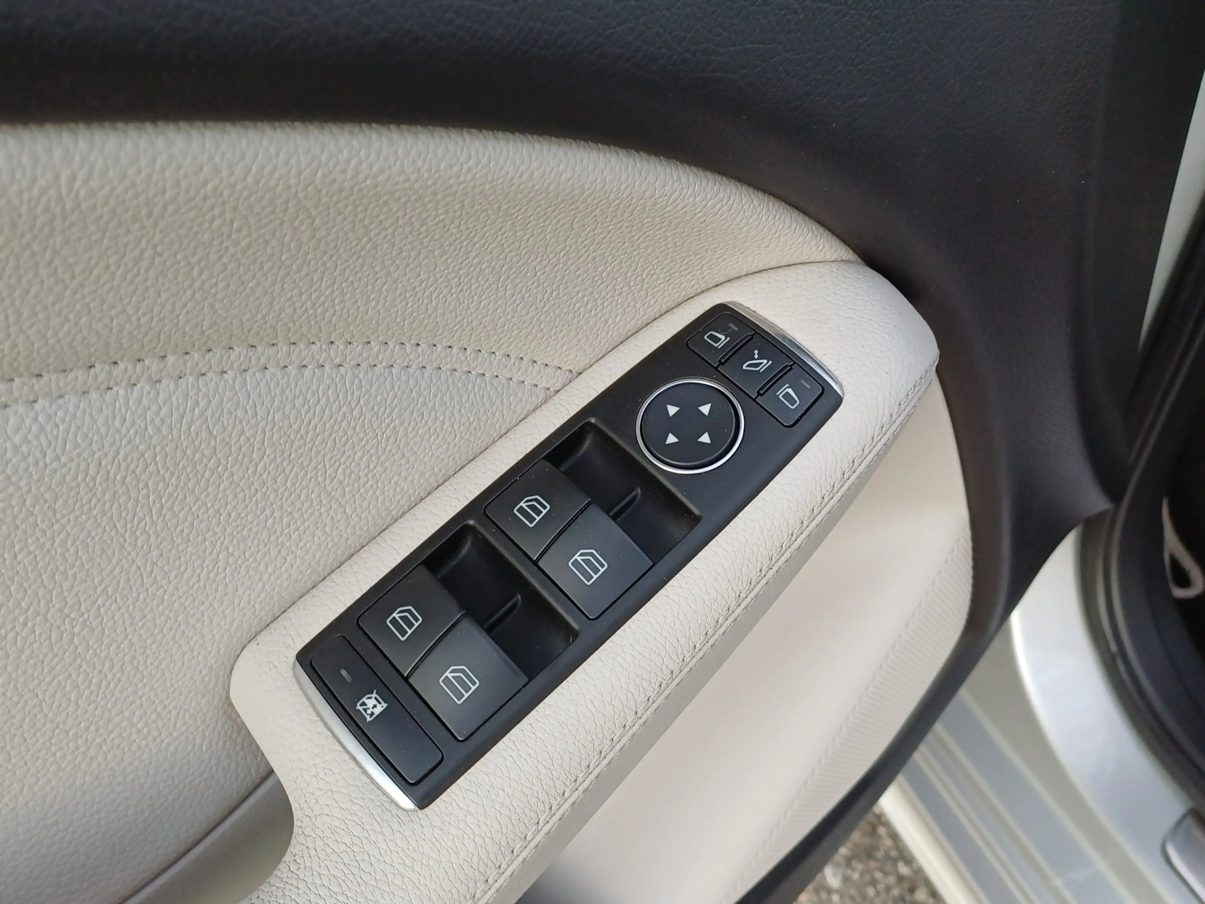 Mercedes-Benz B 180 Prestige /Pano/Leder/Navi/Dealer onderhouden!/ — photo 28