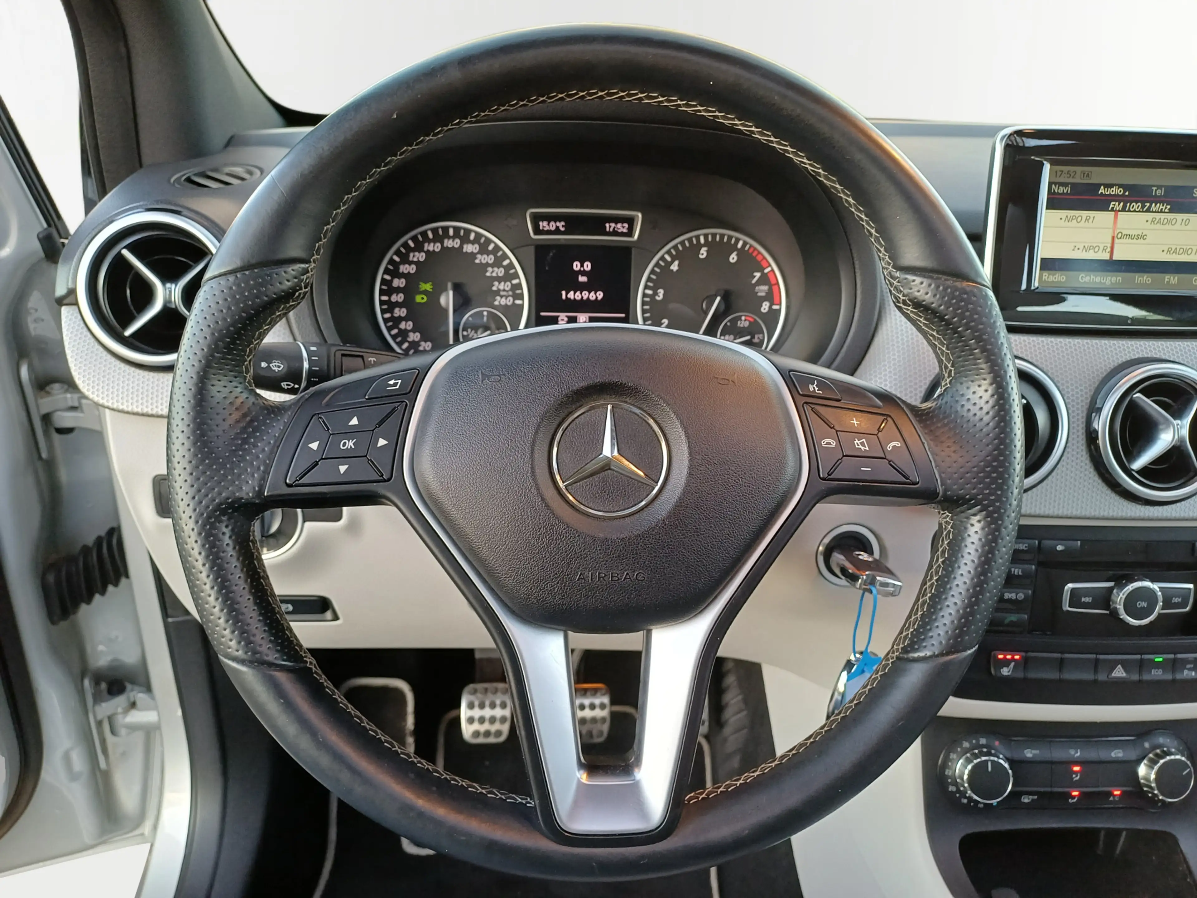 Mercedes-Benz B 180 Prestige /Pano/Leder/Navi/Dealer onderhouden!/ — photo 46