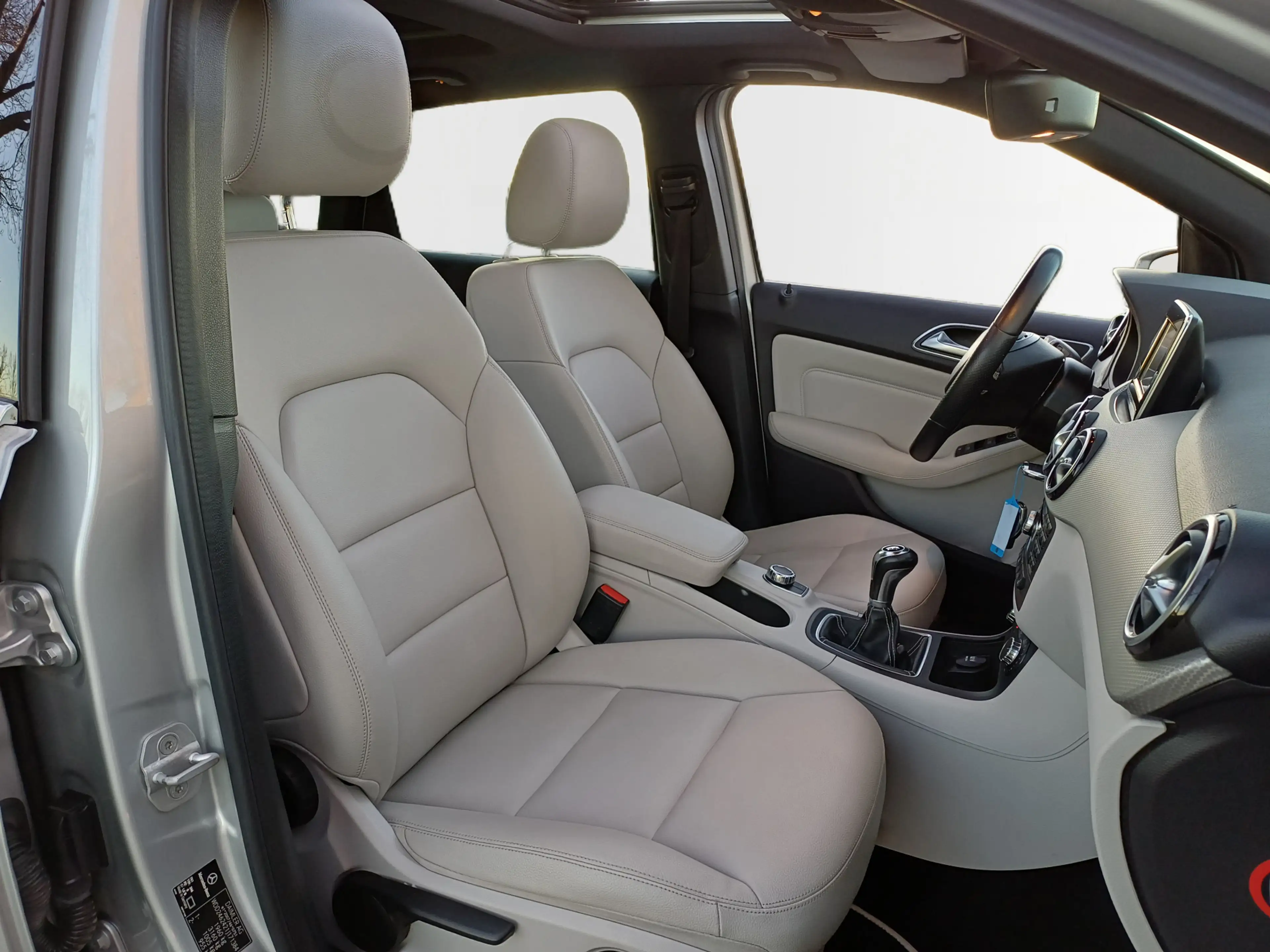 Mercedes-Benz B 180 Prestige /Pano/Leder/Navi/Dealer onderhouden!/ — photo 40