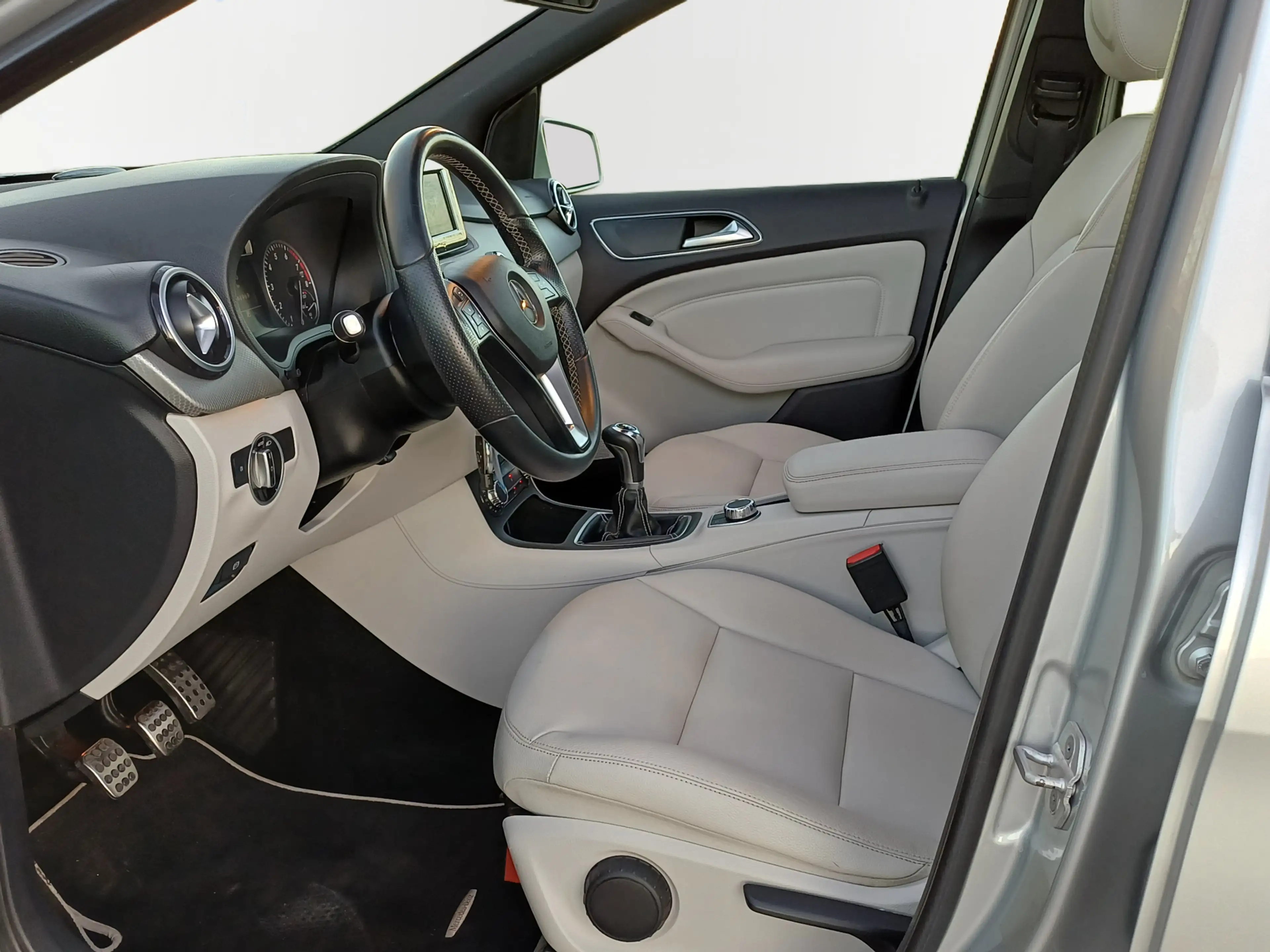 Mercedes-Benz B 180 Prestige /Pano/Leder/Navi/Dealer onderhouden!/ — photo 24