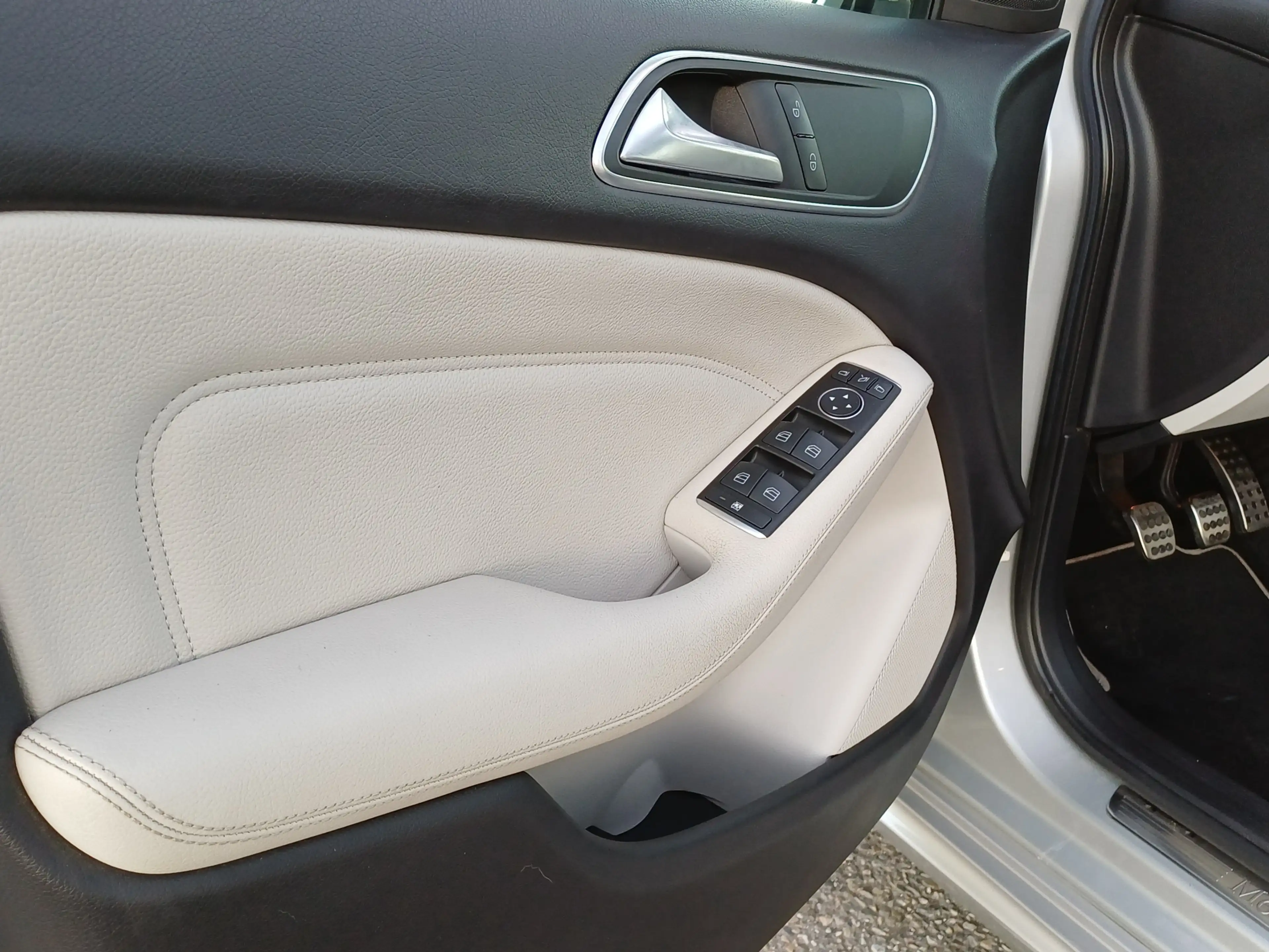 Mercedes-Benz B 180 Prestige /Pano/Leder/Navi/Dealer onderhouden!/ — photo 29