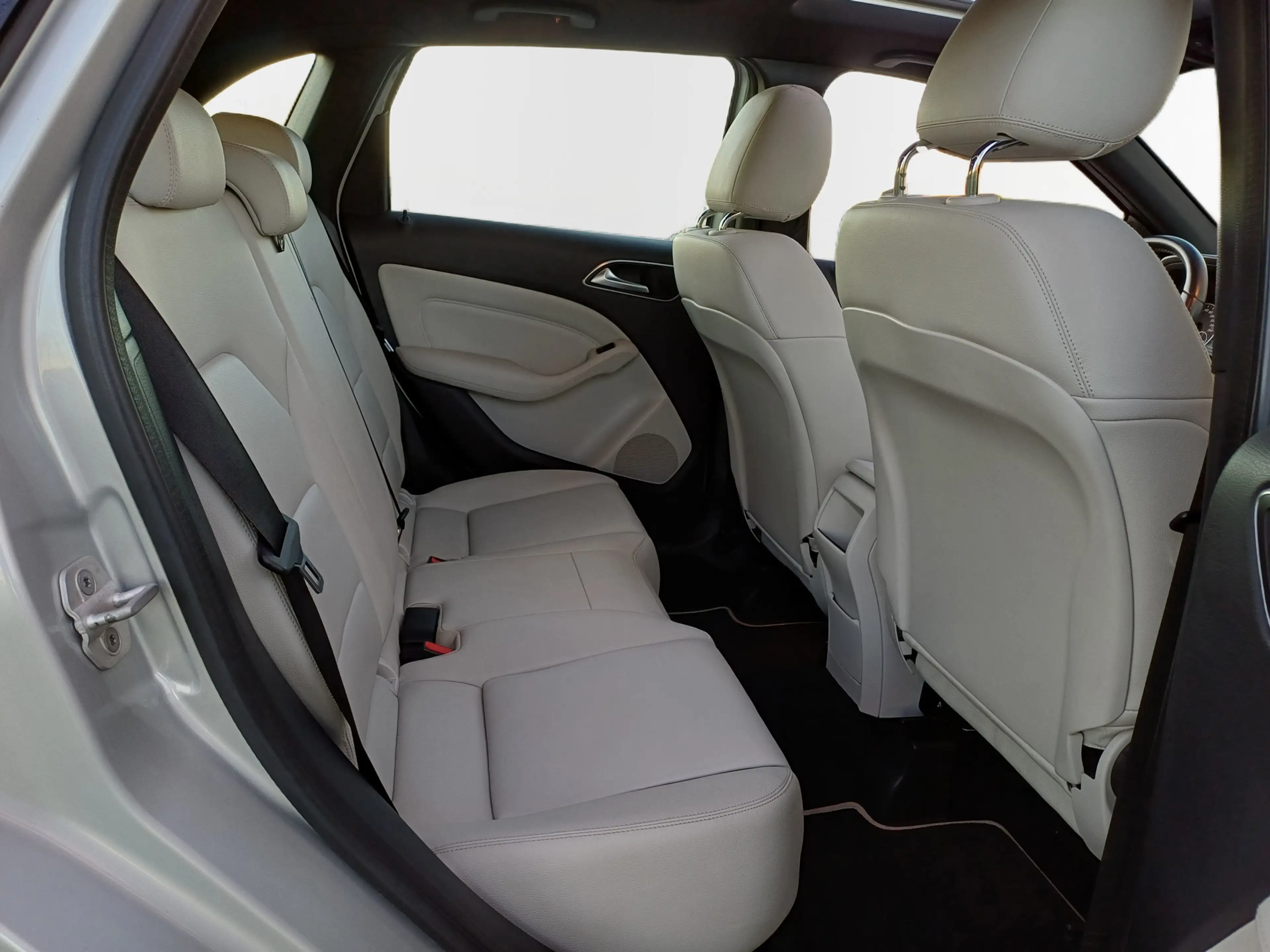 Mercedes-Benz B 180 Prestige /Pano/Leder/Navi/Dealer onderhouden!/ — photo 36