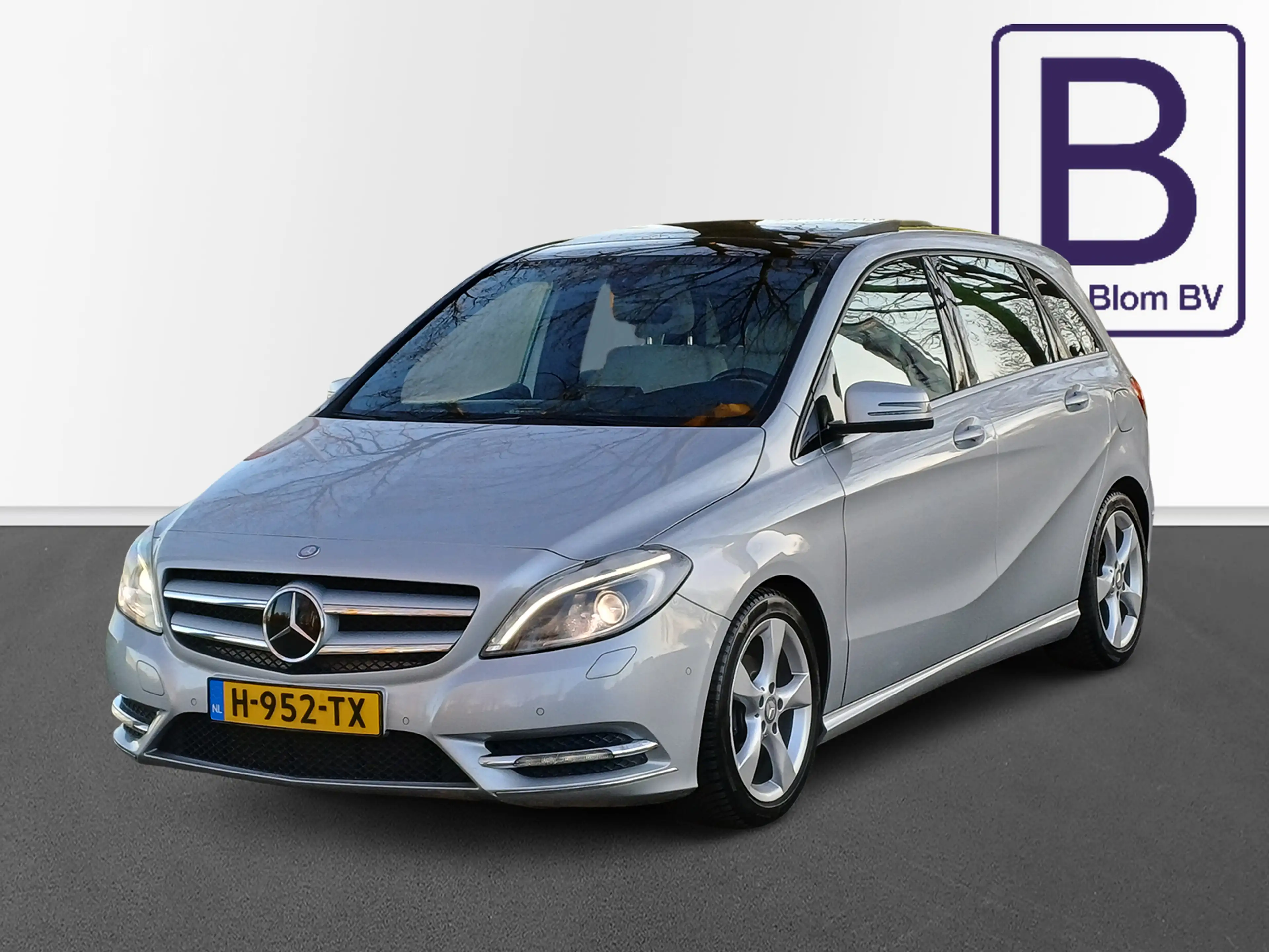 Mercedes-Benz B 180 Prestige /Pano/Leder/Navi/Dealer onderhouden!/