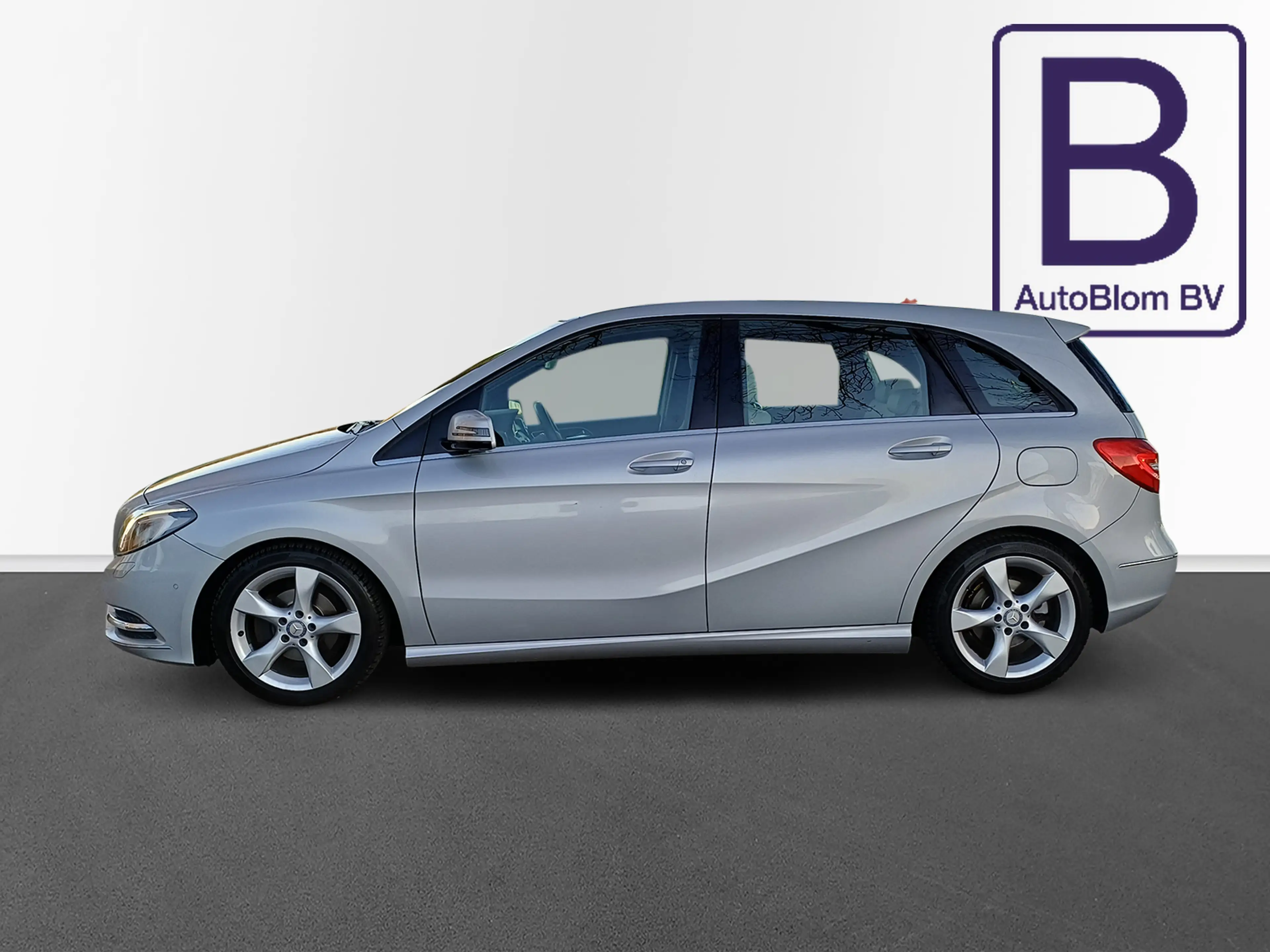 Mercedes-Benz B 180 Prestige /Pano/Leder/Navi/Dealer onderhouden!/ — photo 10