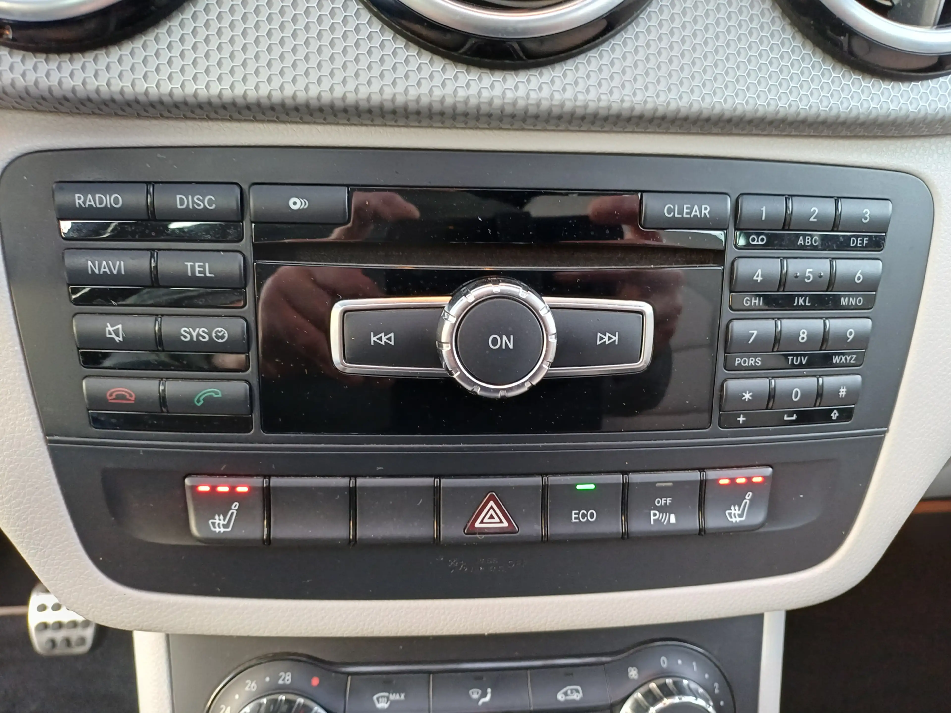 Mercedes-Benz B 180 Prestige /Pano/Leder/Navi/Dealer onderhouden!/ — photo 41