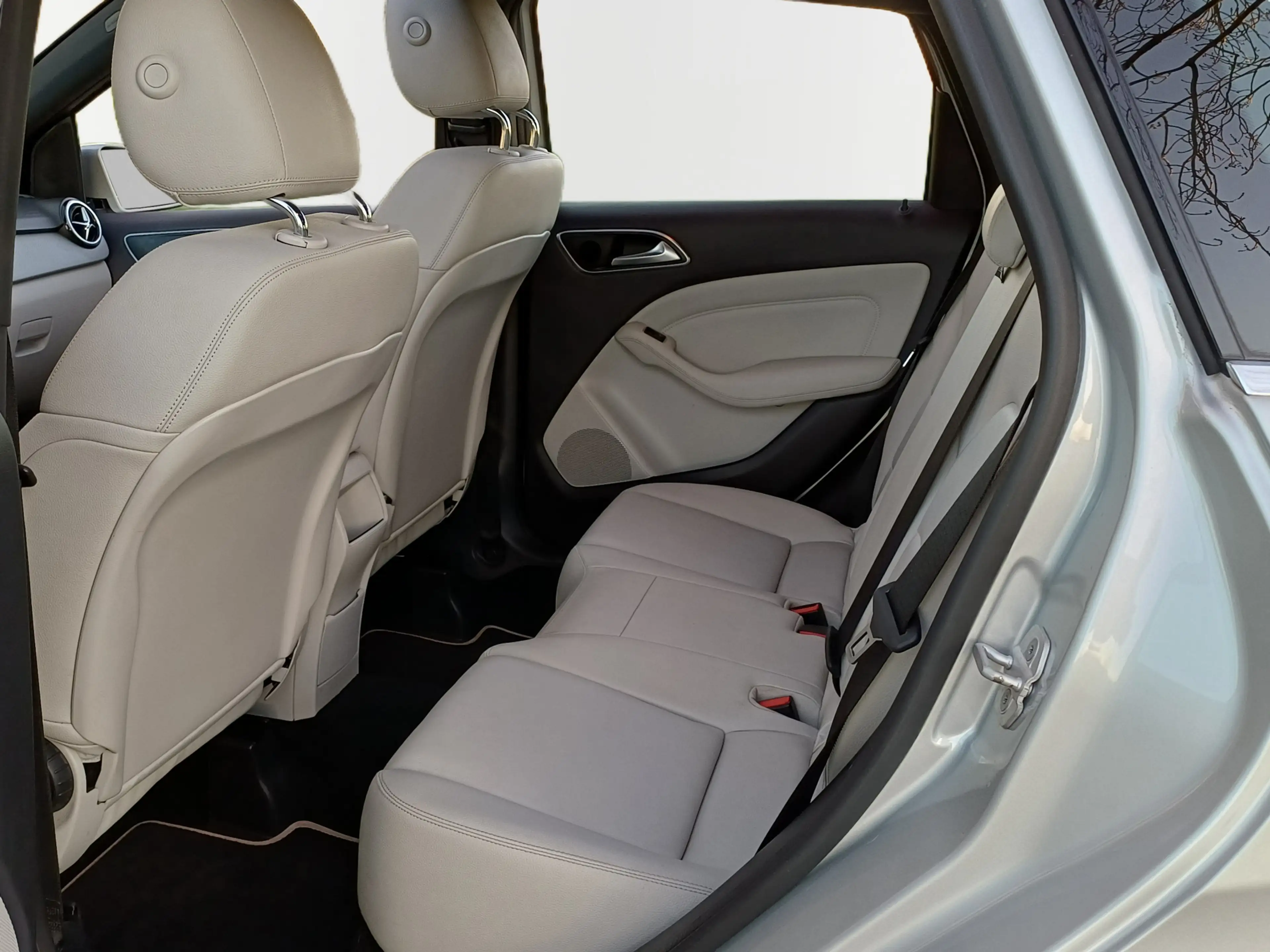 Mercedes-Benz B 180 Prestige /Pano/Leder/Navi/Dealer onderhouden!/ — photo 30