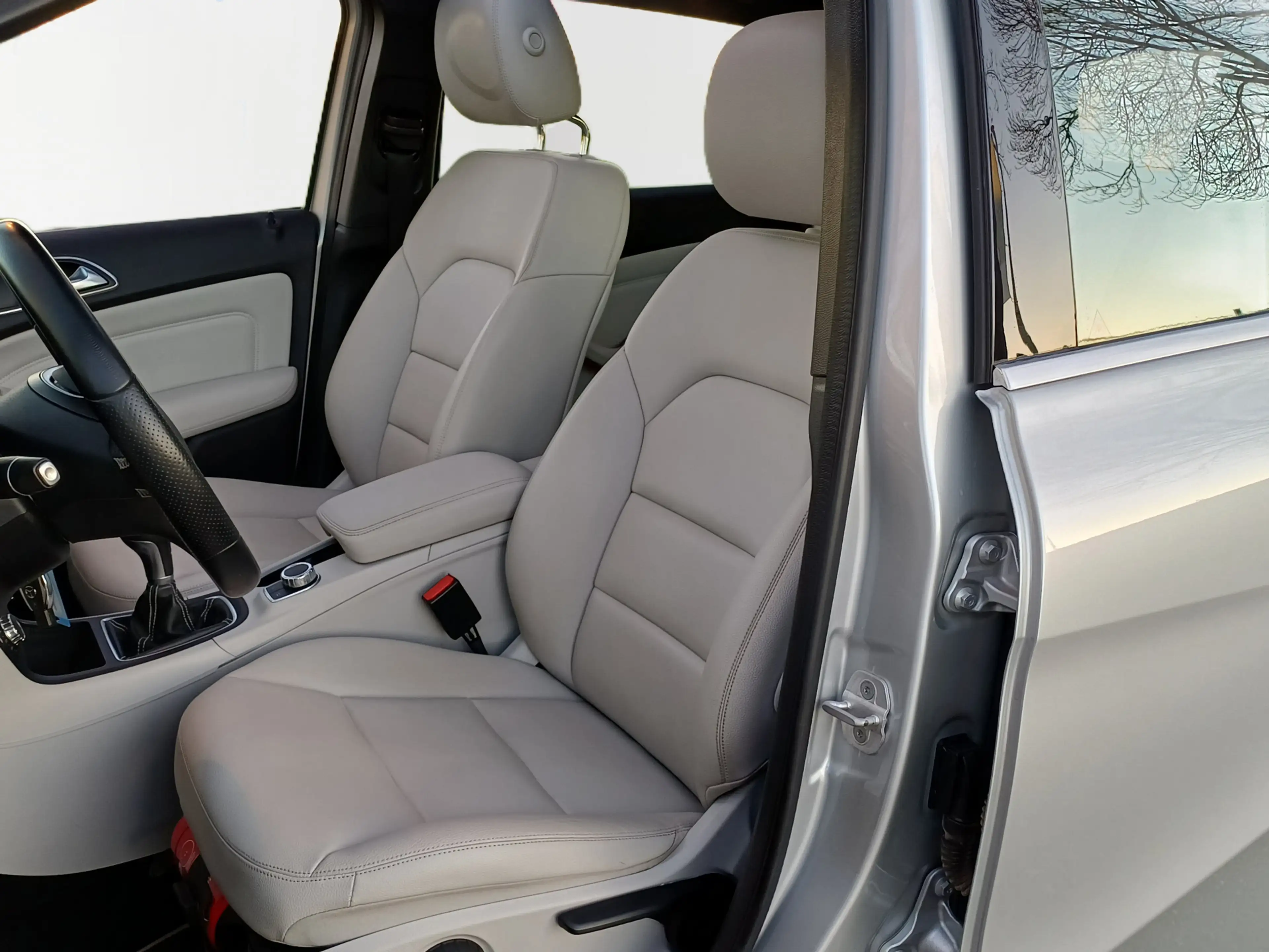 Mercedes-Benz B 180 Prestige /Pano/Leder/Navi/Dealer onderhouden!/ — photo 2