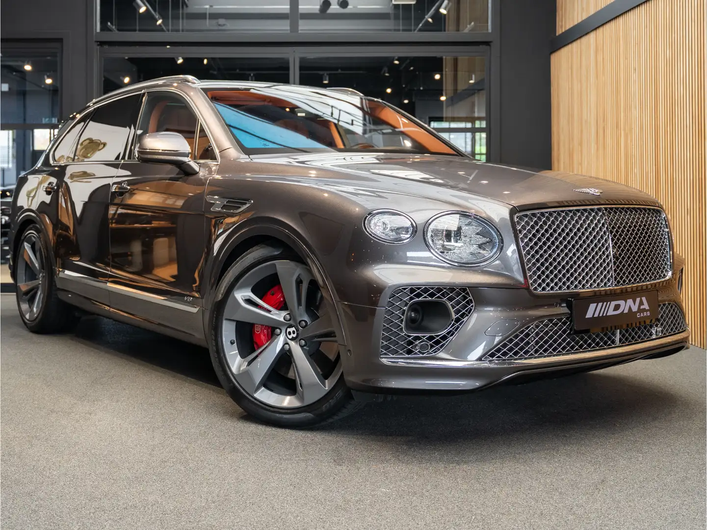 Bentley Bentayga V8 Mulliner 4-Seats Specification 4.0 V8 Massage L Gri - 1