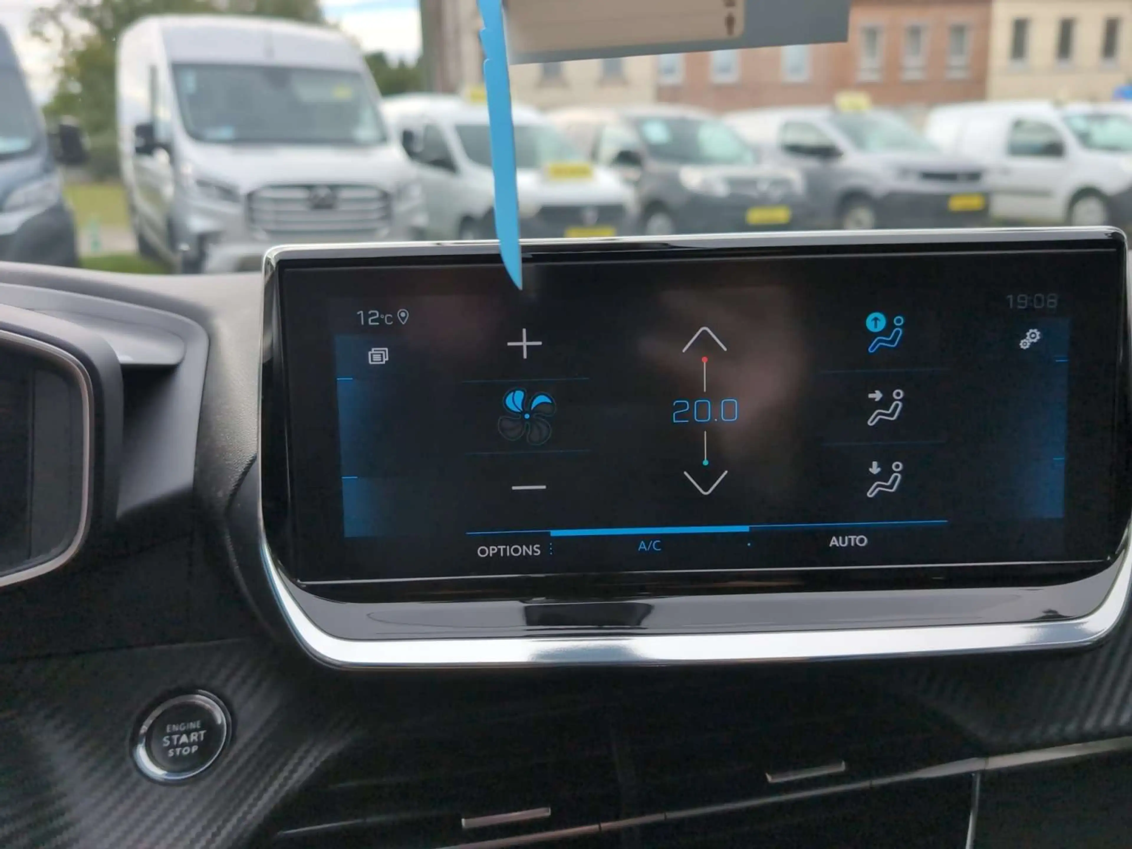 Peugeot 2008 1.2i 100cv Gris 86.644km Airco GPS Bluetooth Radio — photo 11
