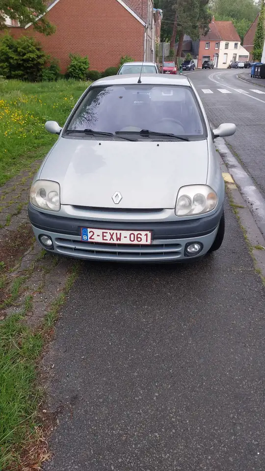Renault Clio 1.4i RT, foto 2