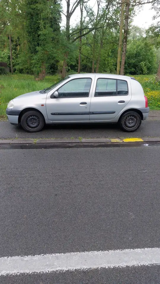 Renault Clio 1.4i RT, foto 3