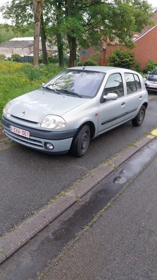 Renault Clio 1.4i RT, foto 1