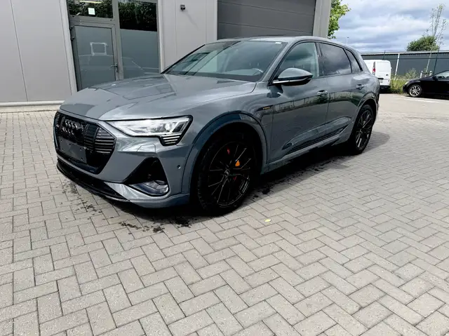 Audi Q8 e-tron Q8 model  e-Tron 55*S line*individual*SOH98%*