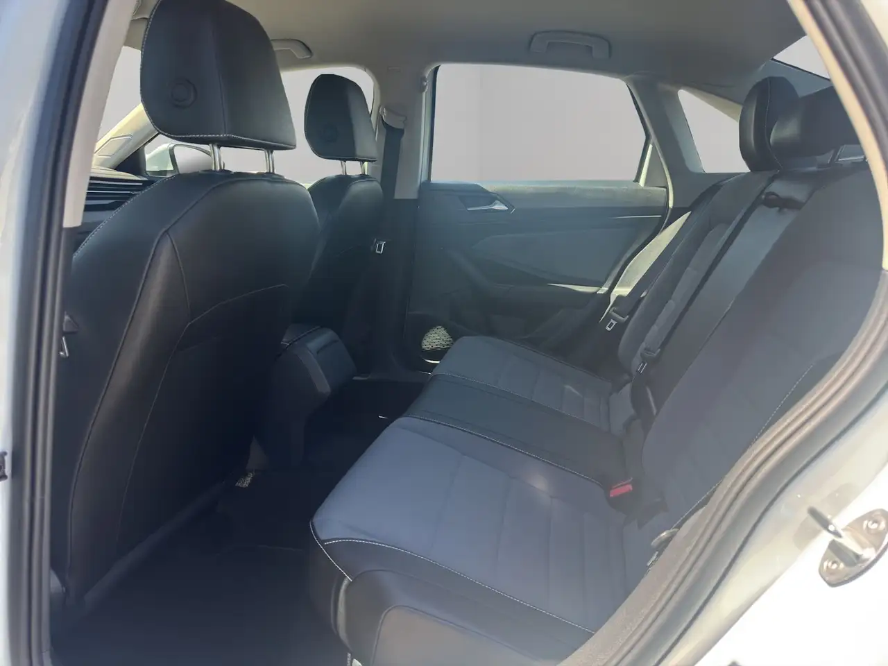 Volkswagen Jetta снимка Volkswagen Jetta
