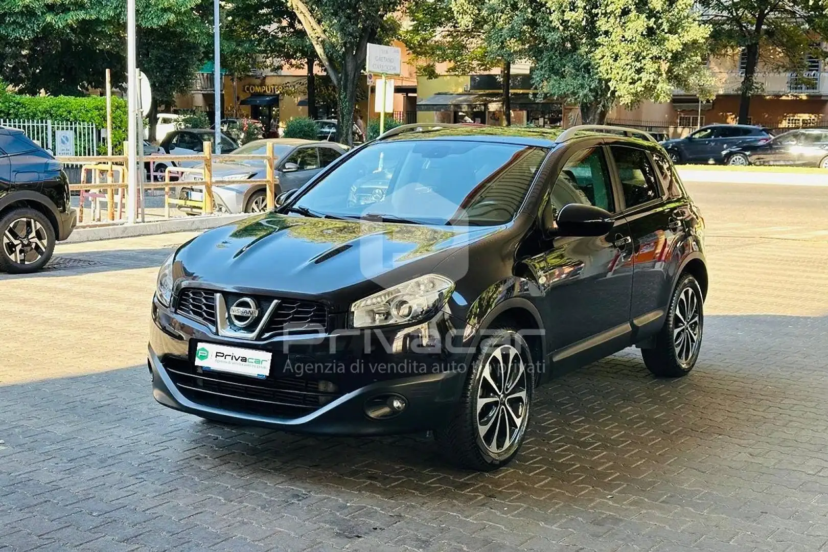 Nissan Qashqai Qashqai 2.0 dCi DPF n-tec Mauve - 1