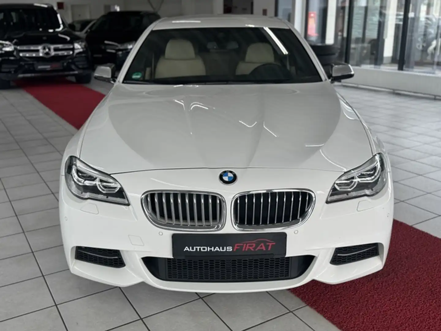 BMW M550 d xDrive Navi+Alu+Head Up!+Kamera Weiß - 2