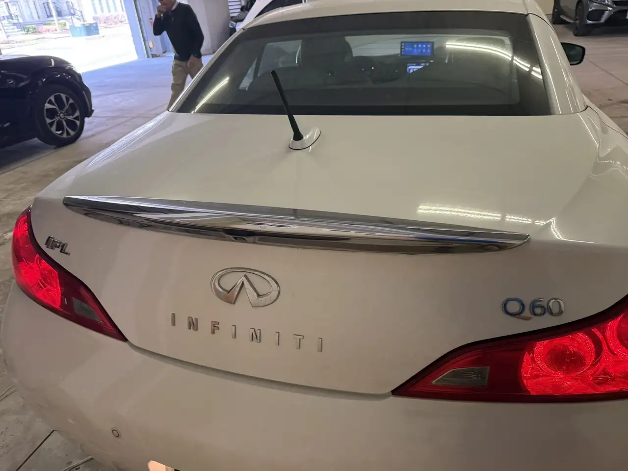Infiniti Q60 снимка Infiniti Q60