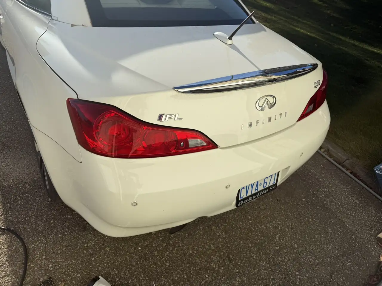 Infiniti Q60 снимка Infiniti Q60