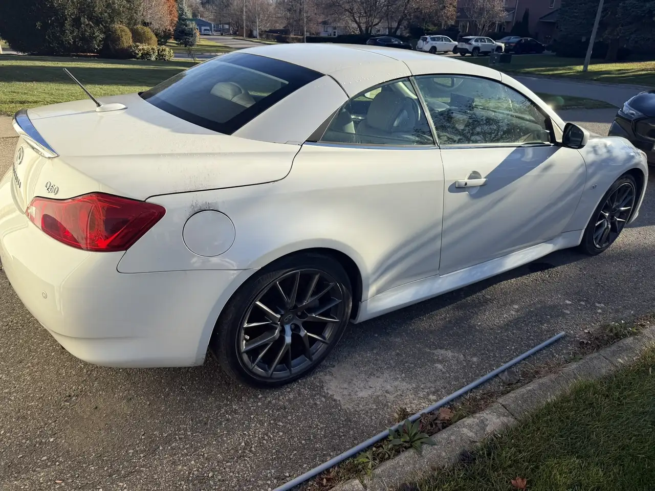 Infiniti Q60 снимка Infiniti Q60