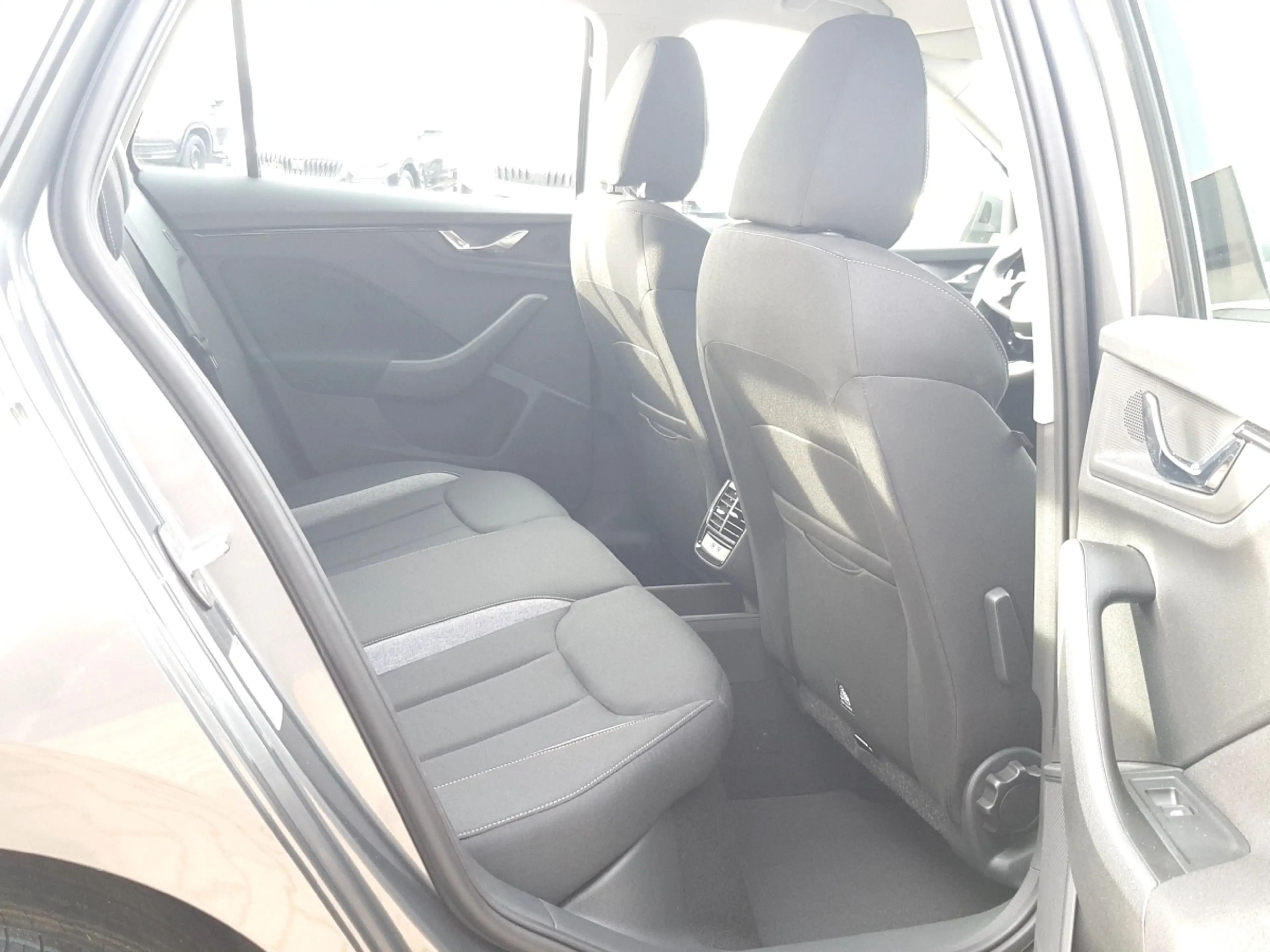 Skoda Kamiq 1.5 TSI Tour DSG LED Navi Sitzheizung Klimaautom — photo 9