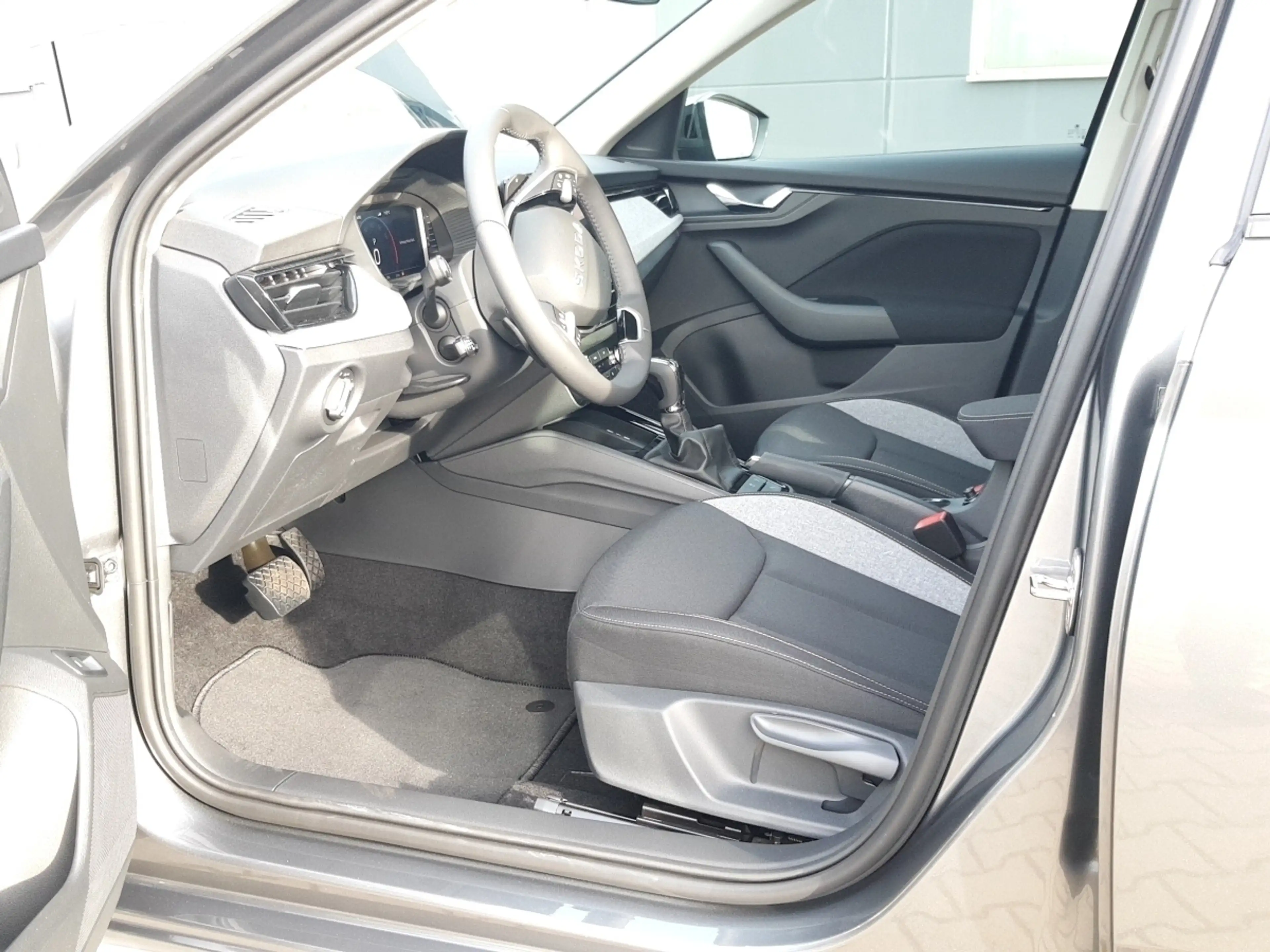Skoda Kamiq 1.5 TSI Tour DSG LED Navi Sitzheizung Klimaautom — photo 7