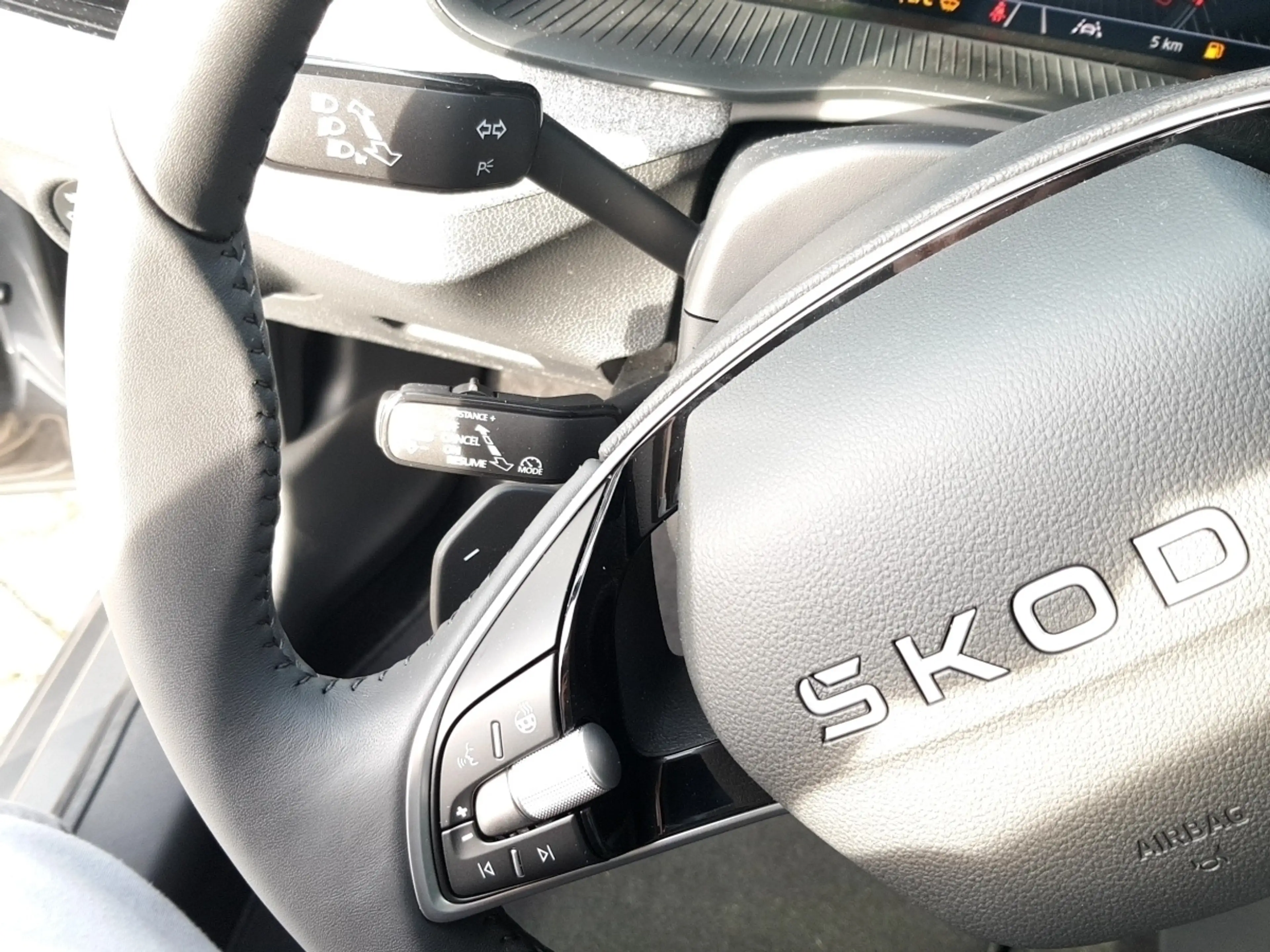 Skoda Kamiq 1.5 TSI Tour DSG LED Navi Sitzheizung Klimaautom — photo 13