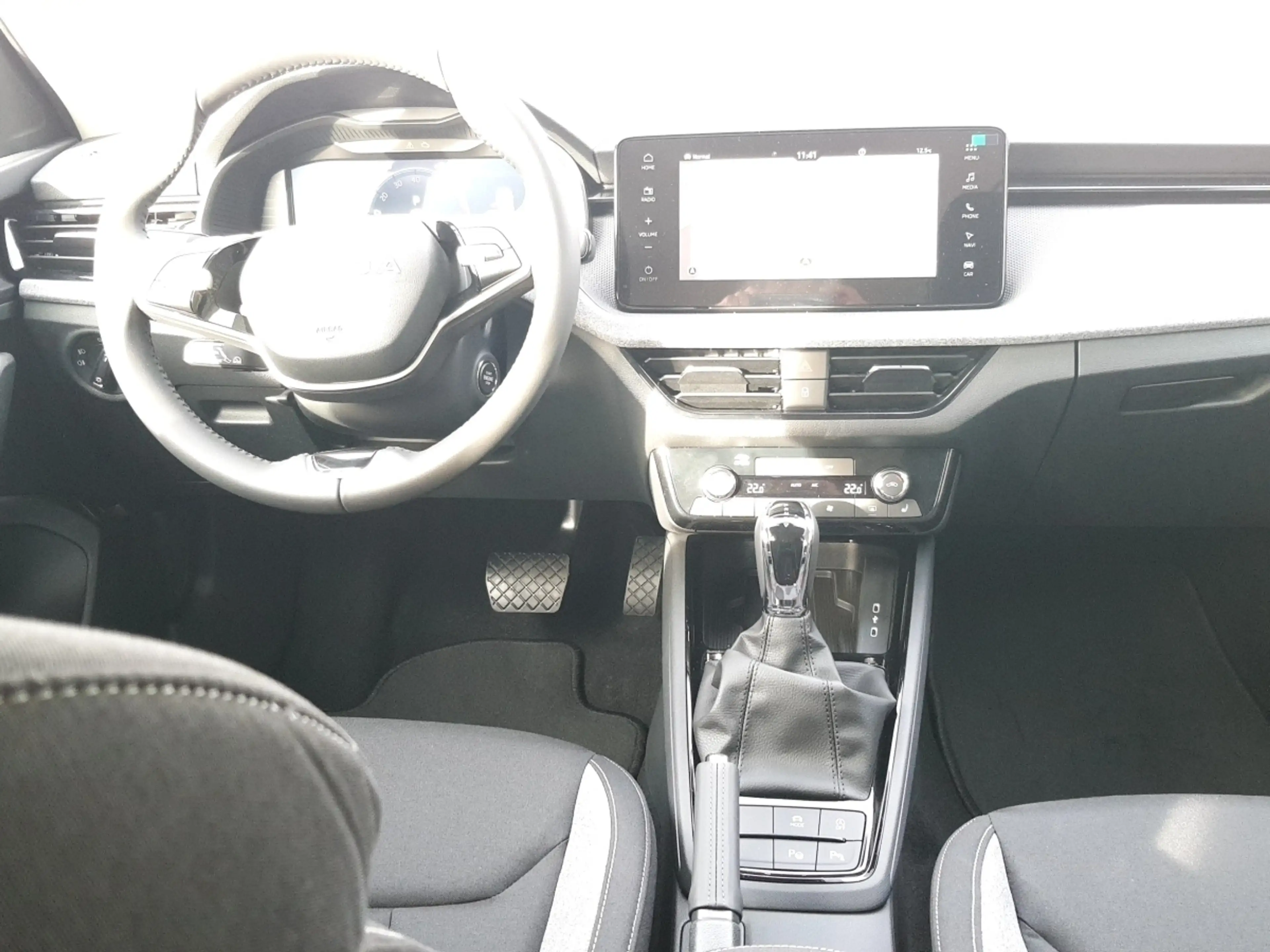 Skoda Kamiq 1.5 TSI Tour DSG LED Navi Sitzheizung Klimaautom — photo 10