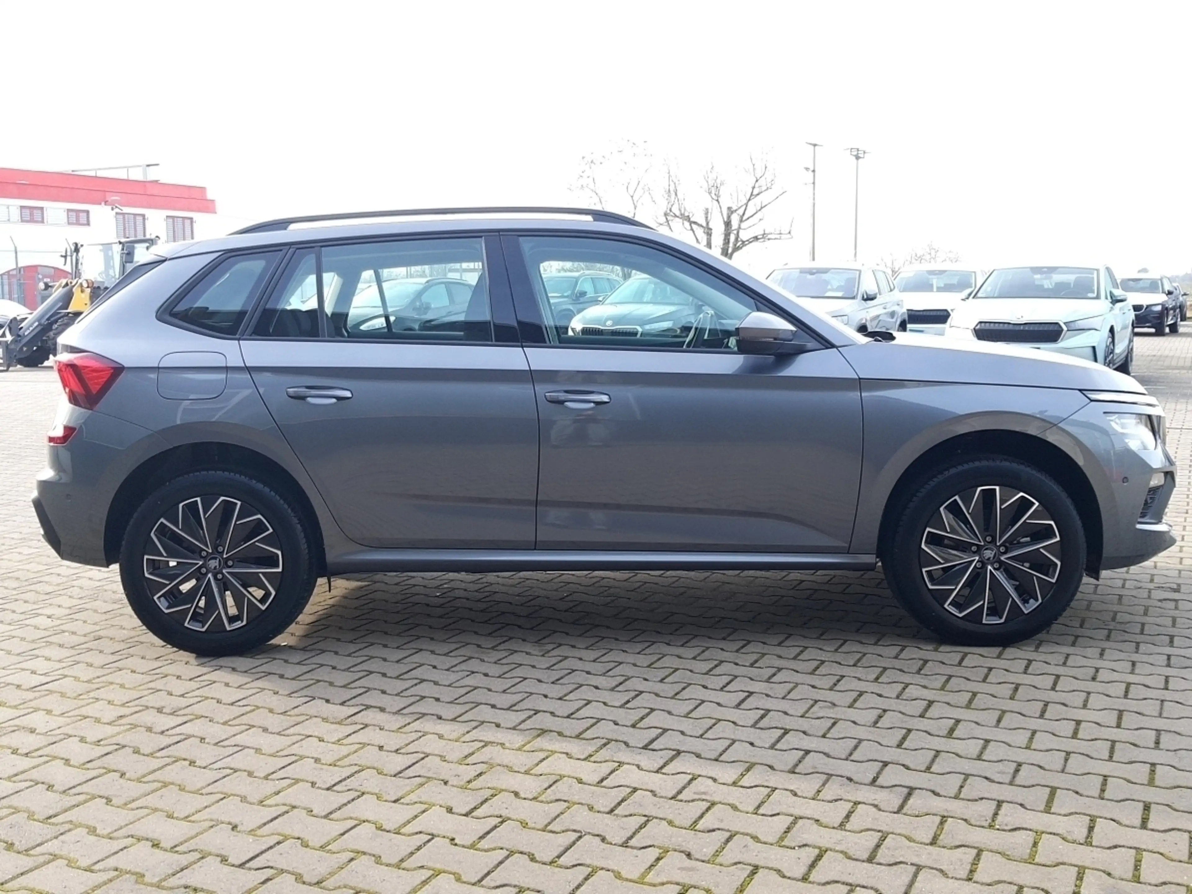 Skoda Kamiq 1.5 TSI Tour DSG LED Navi Sitzheizung Klimaautom — photo 6