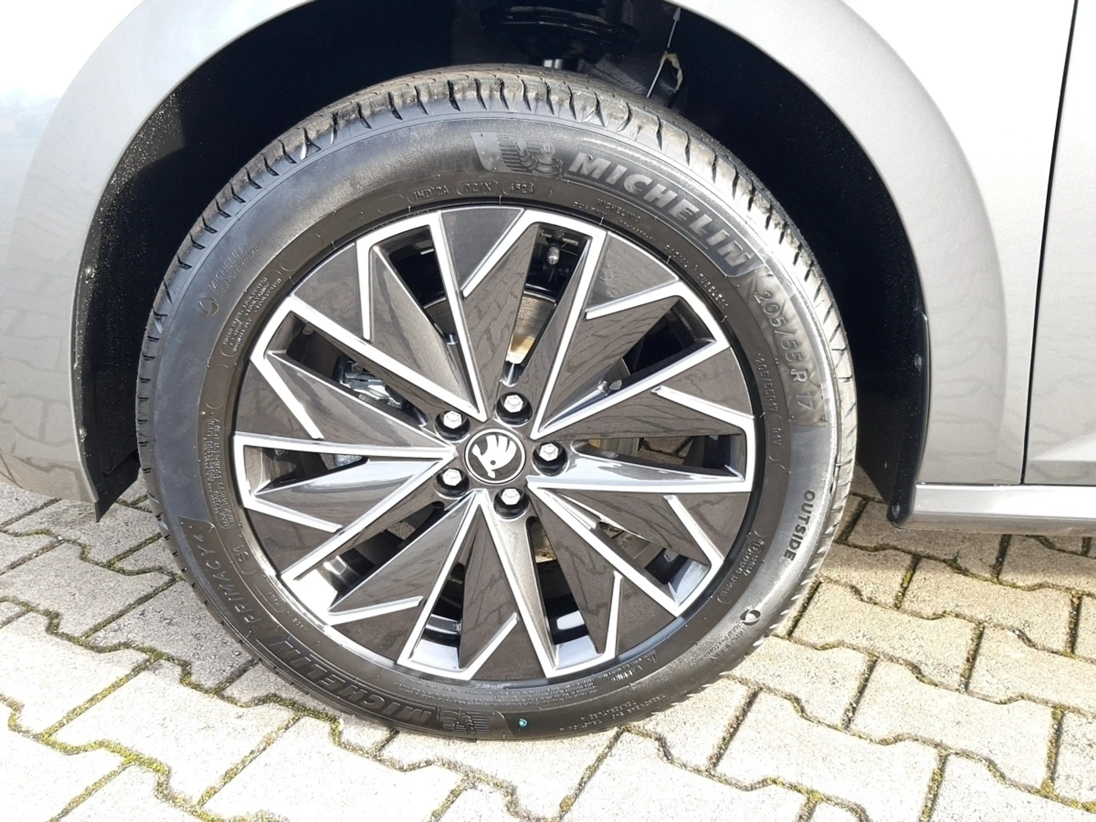 Skoda Kamiq 1.5 TSI Tour DSG LED Navi Sitzheizung Klimaautom — photo 14