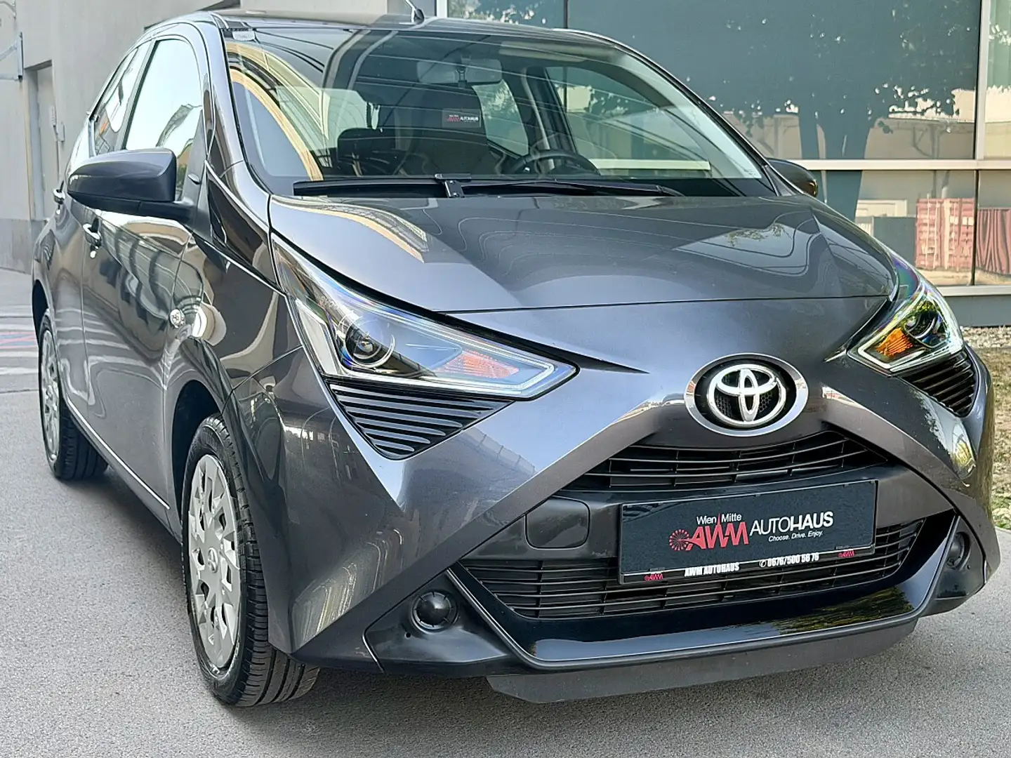 Toyota Aygo 1,0 VVT-i x-play | CarPlay | Kamera | DAB Grau - 2